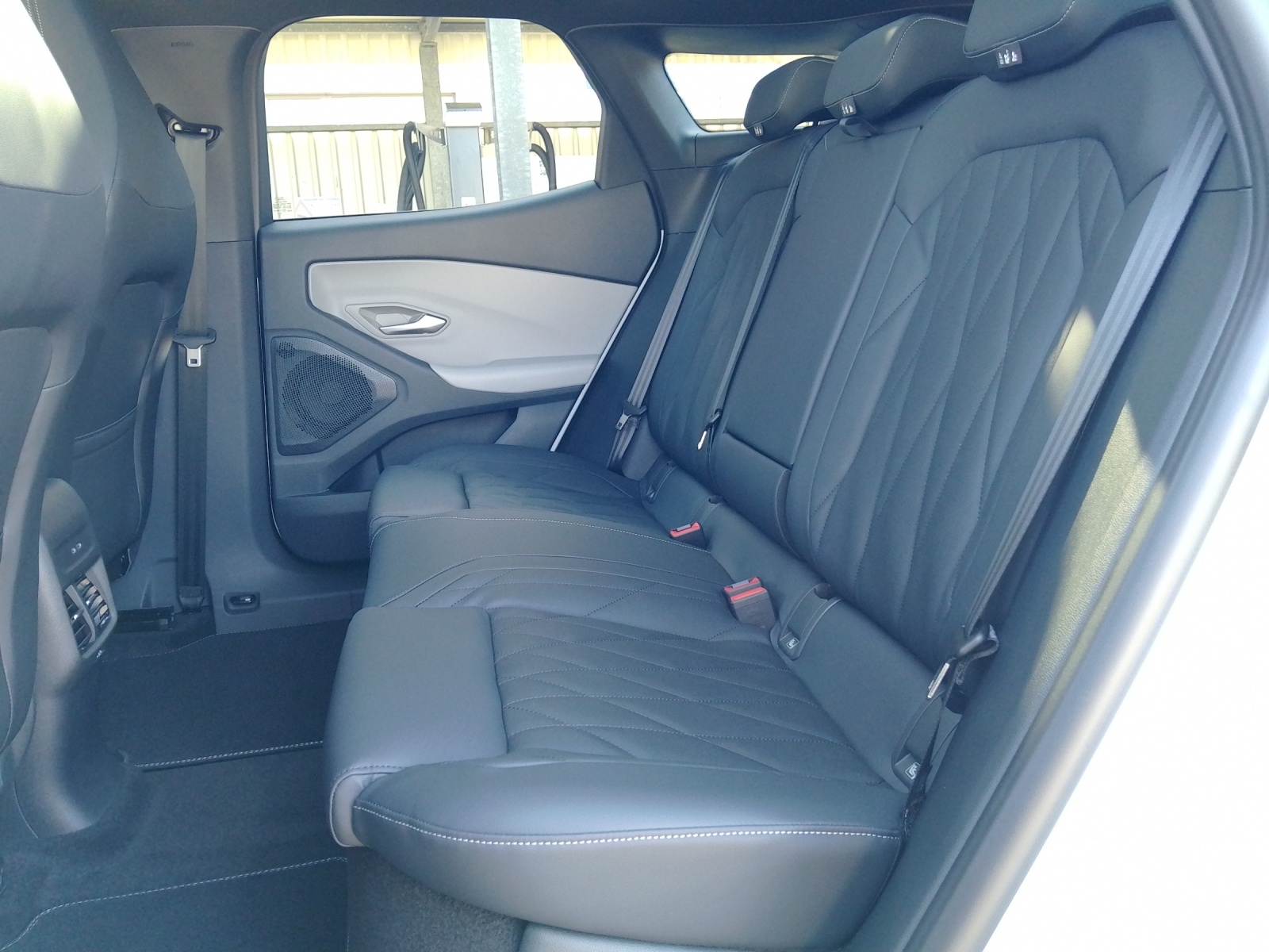 FORD Explorer Extended Range Premium AWD-image-12