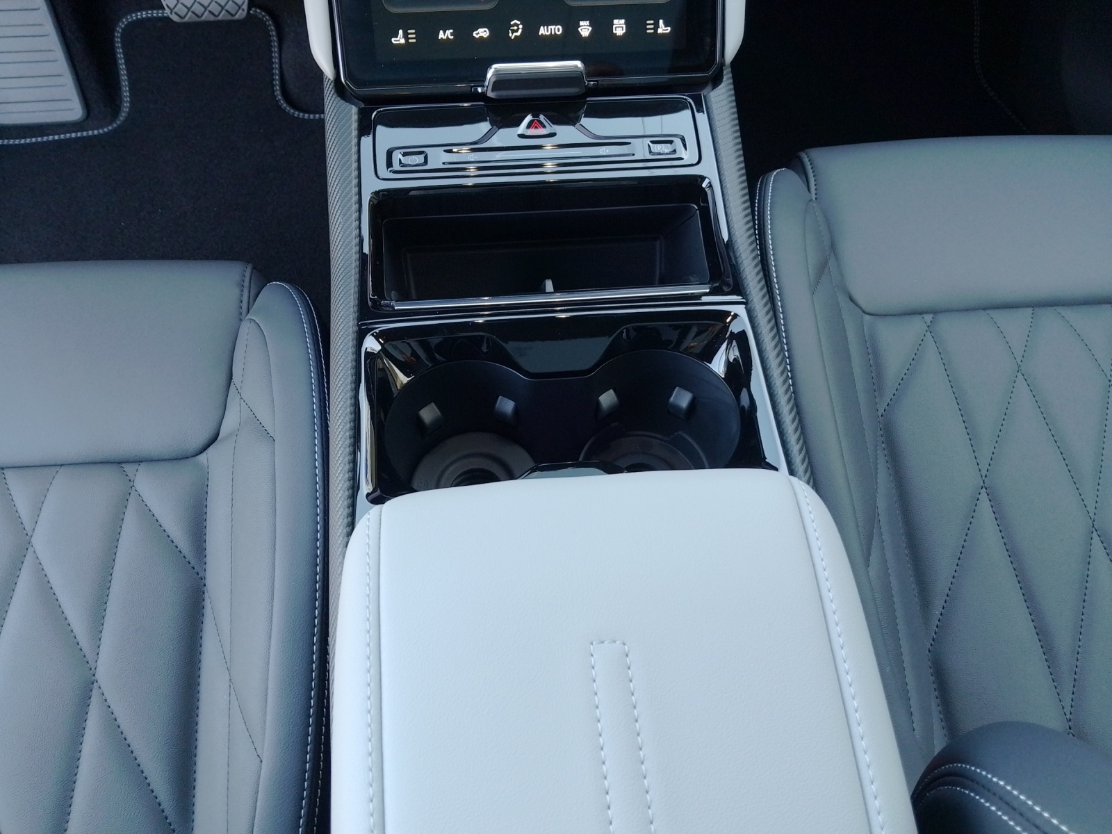 FORD Explorer Extended Range Premium AWD-image-10