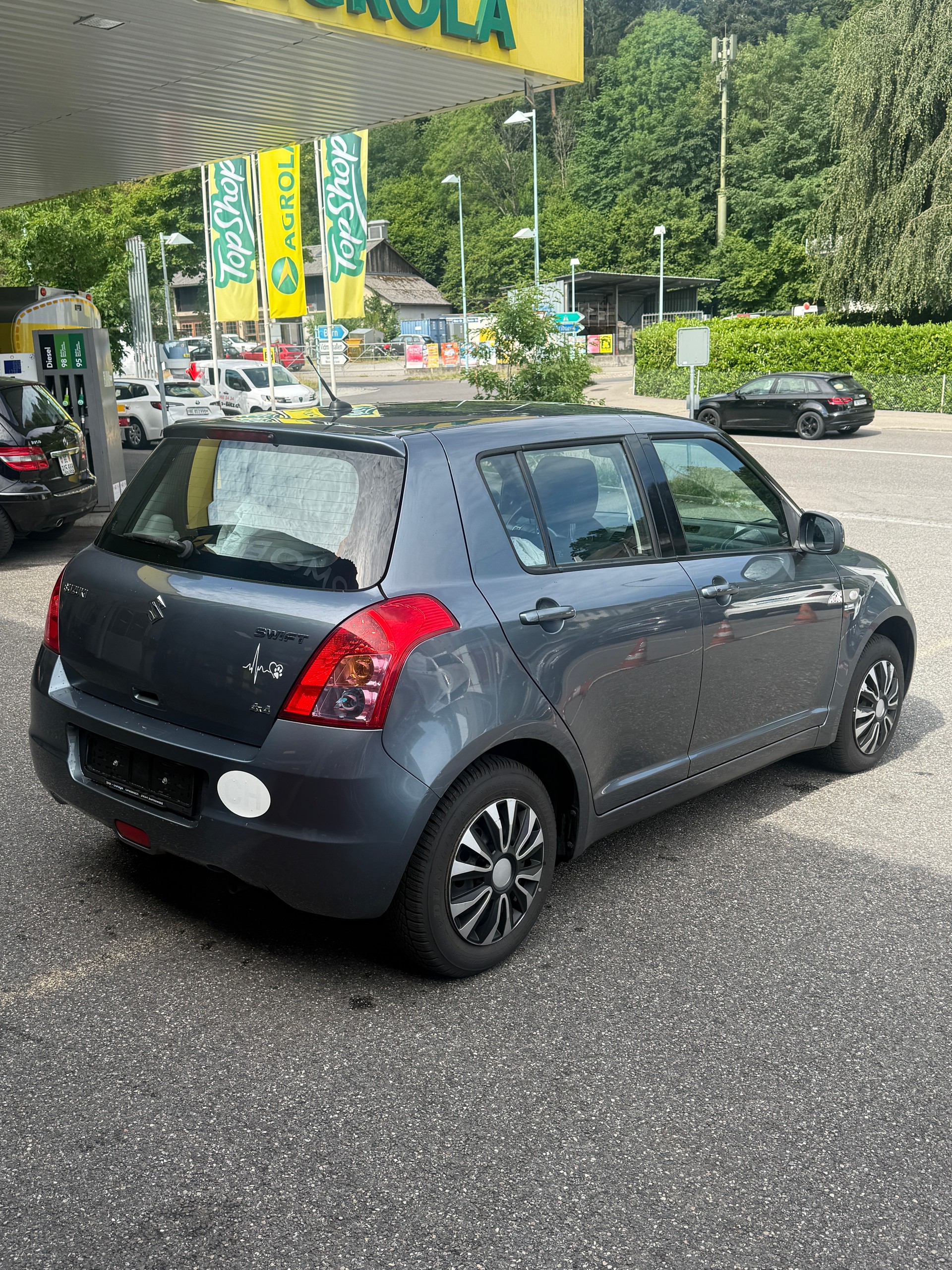 SUZUKI Swift 1.3i 16V GL 4x4-image-2