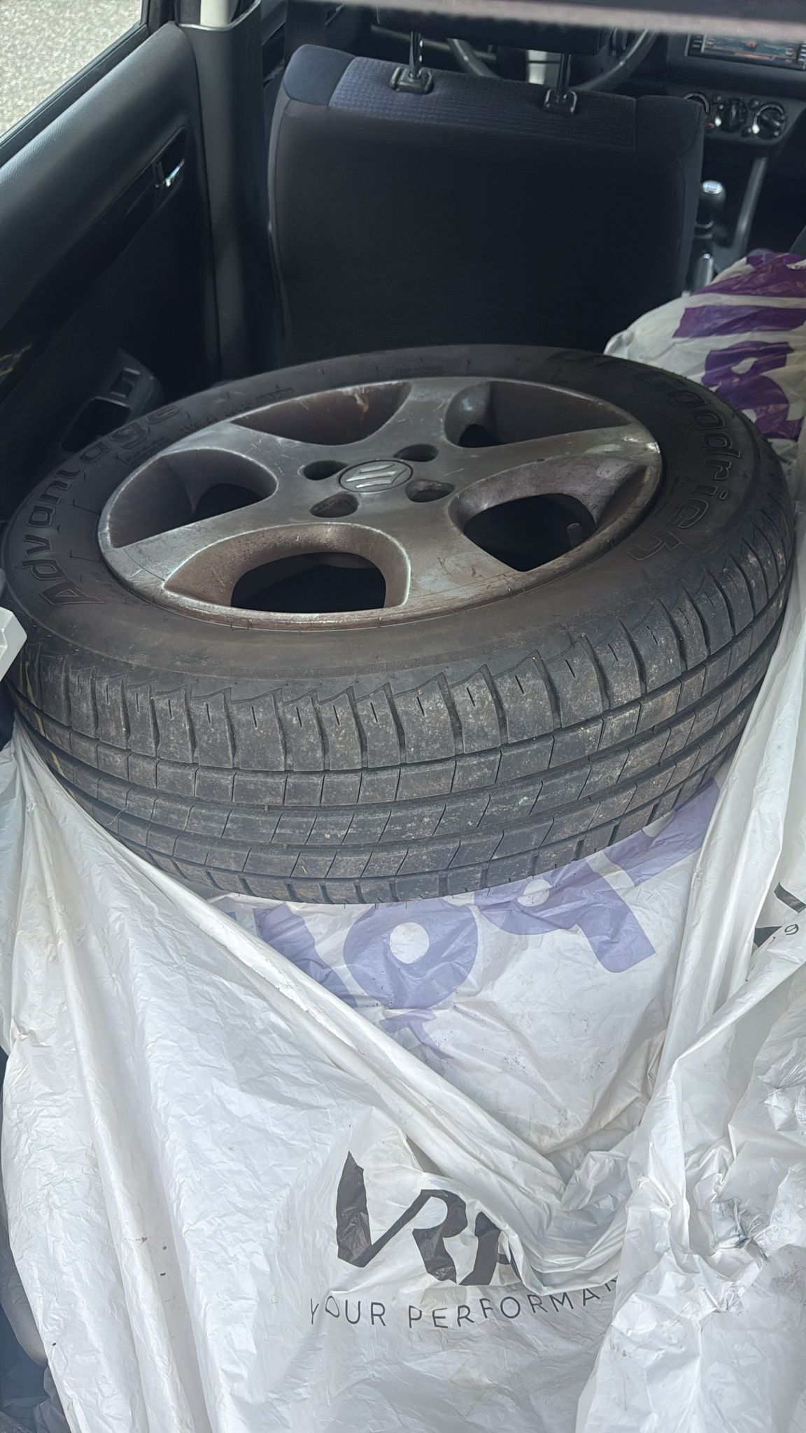 SUZUKI Swift 1.3i 16V GL 4x4-image-14