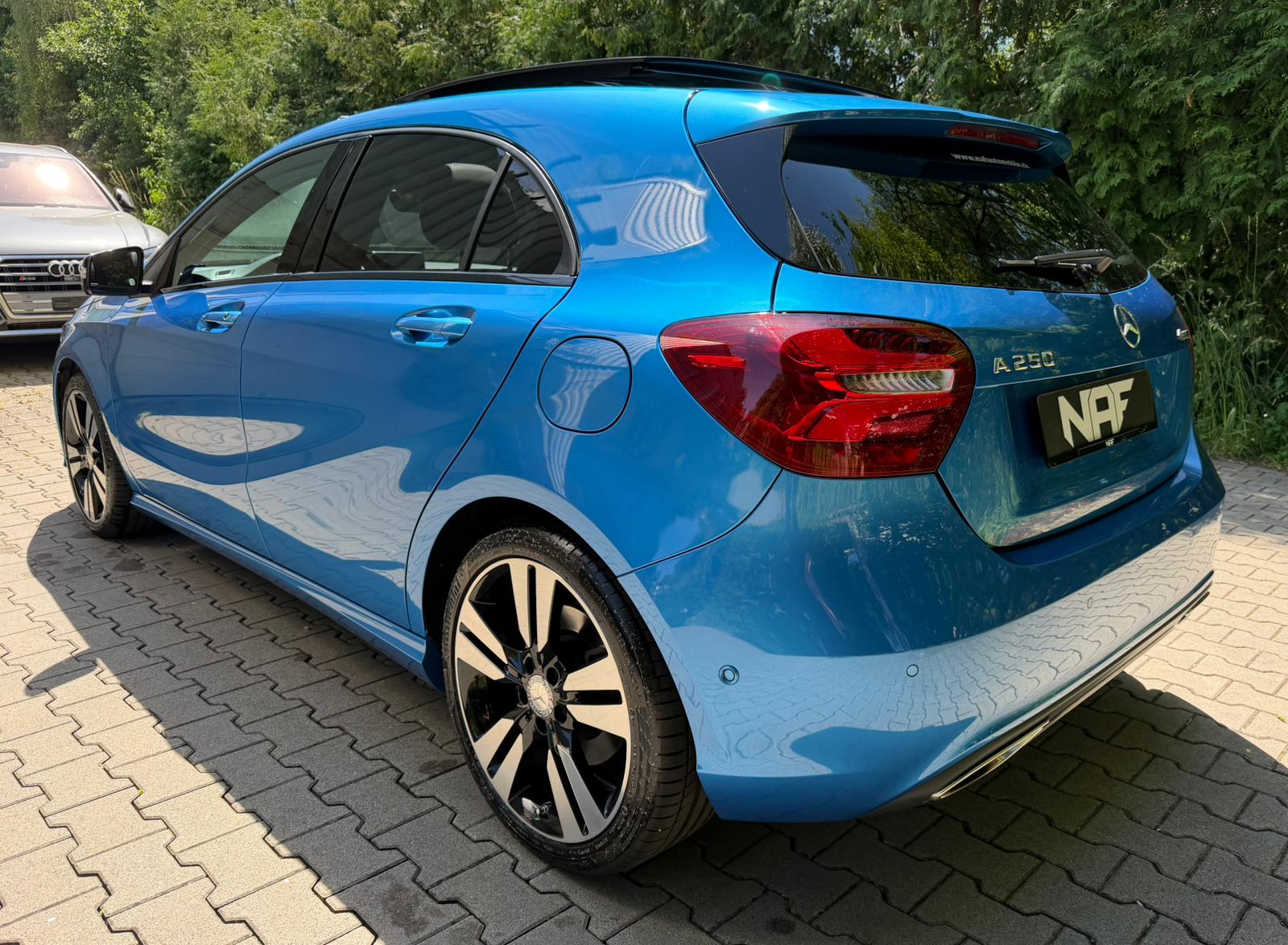 MERCEDES-BENZ A 250 Urban 4Matic 7G-DCT-image-2
