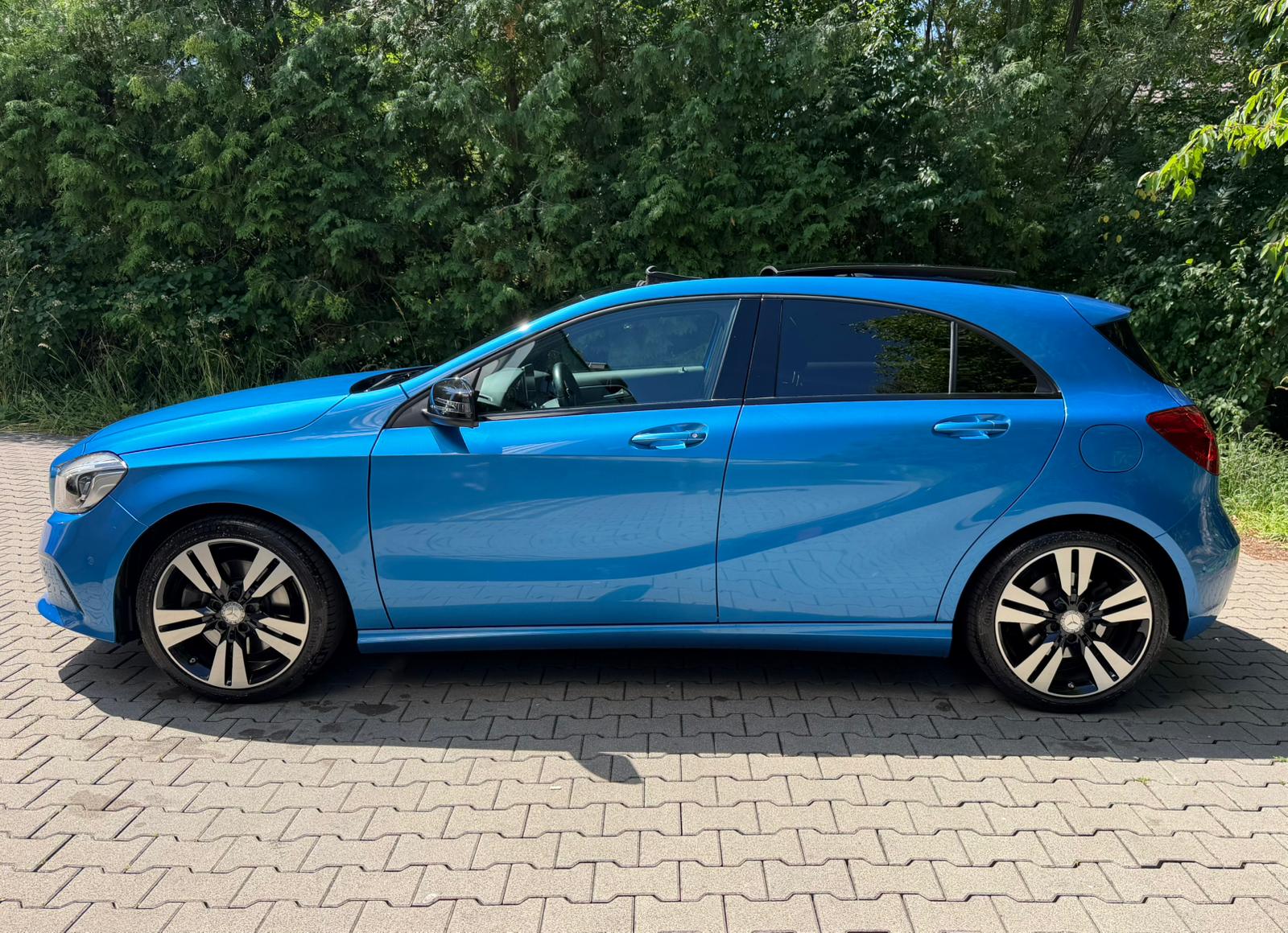 MERCEDES-BENZ A 250 Urban 4Matic 7G-DCT-image-1