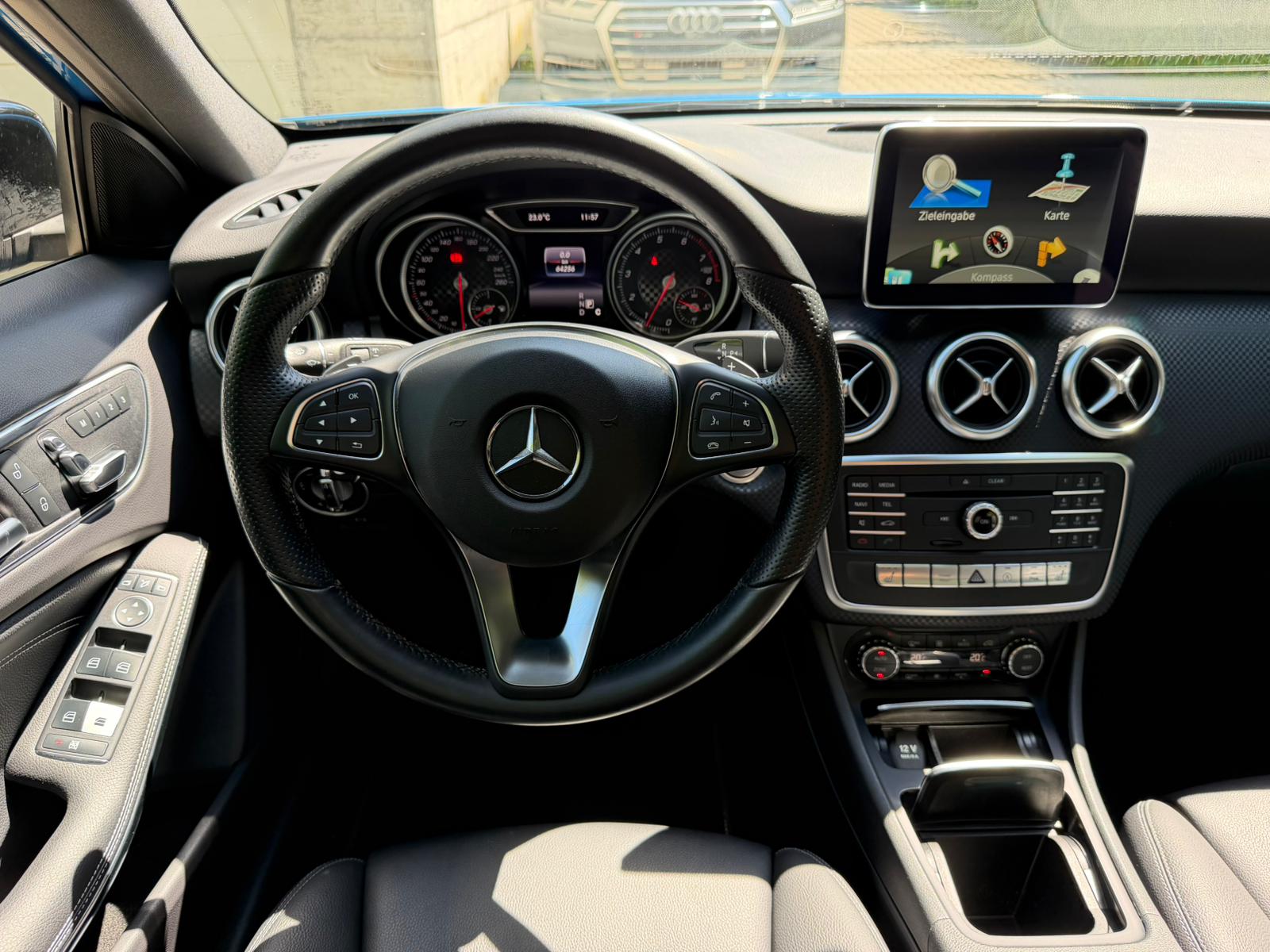 MERCEDES-BENZ A 250 Urban 4Matic 7G-DCT-image-12