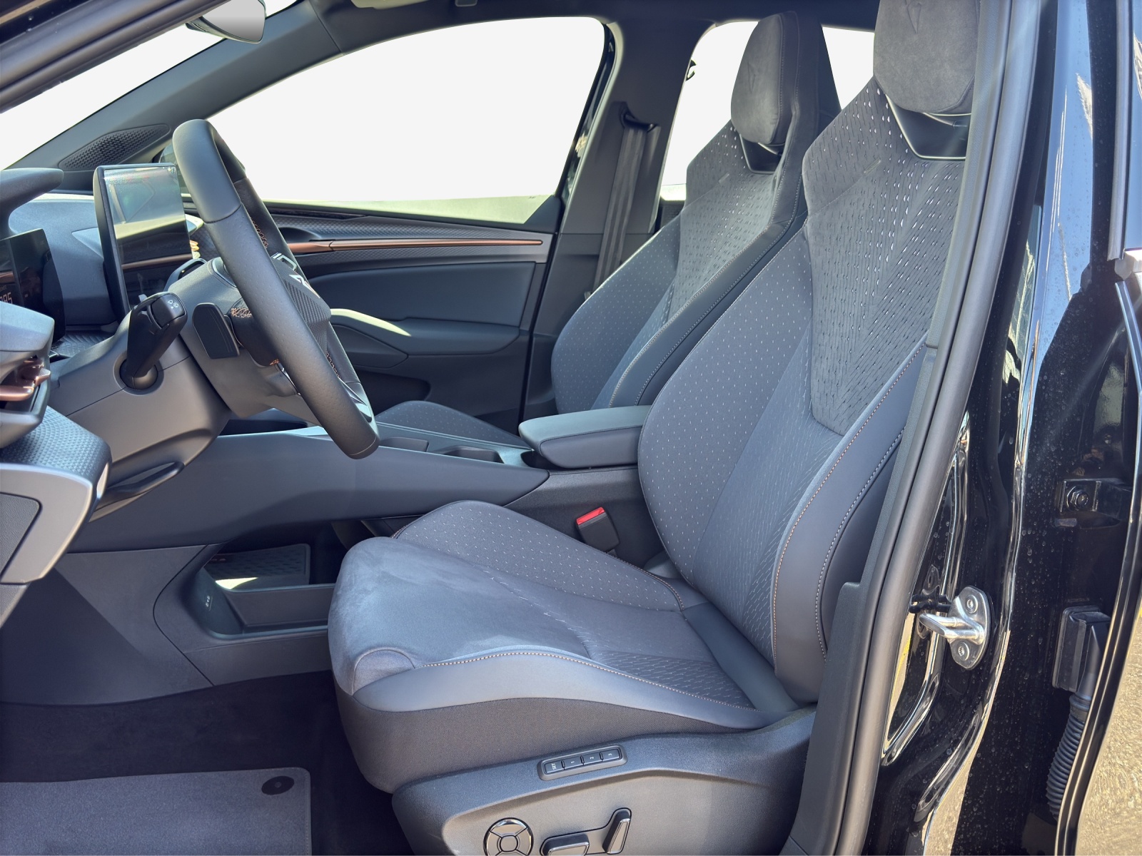 CUPRA Raval 52 kWh Dynamic Launch Edition-image-7