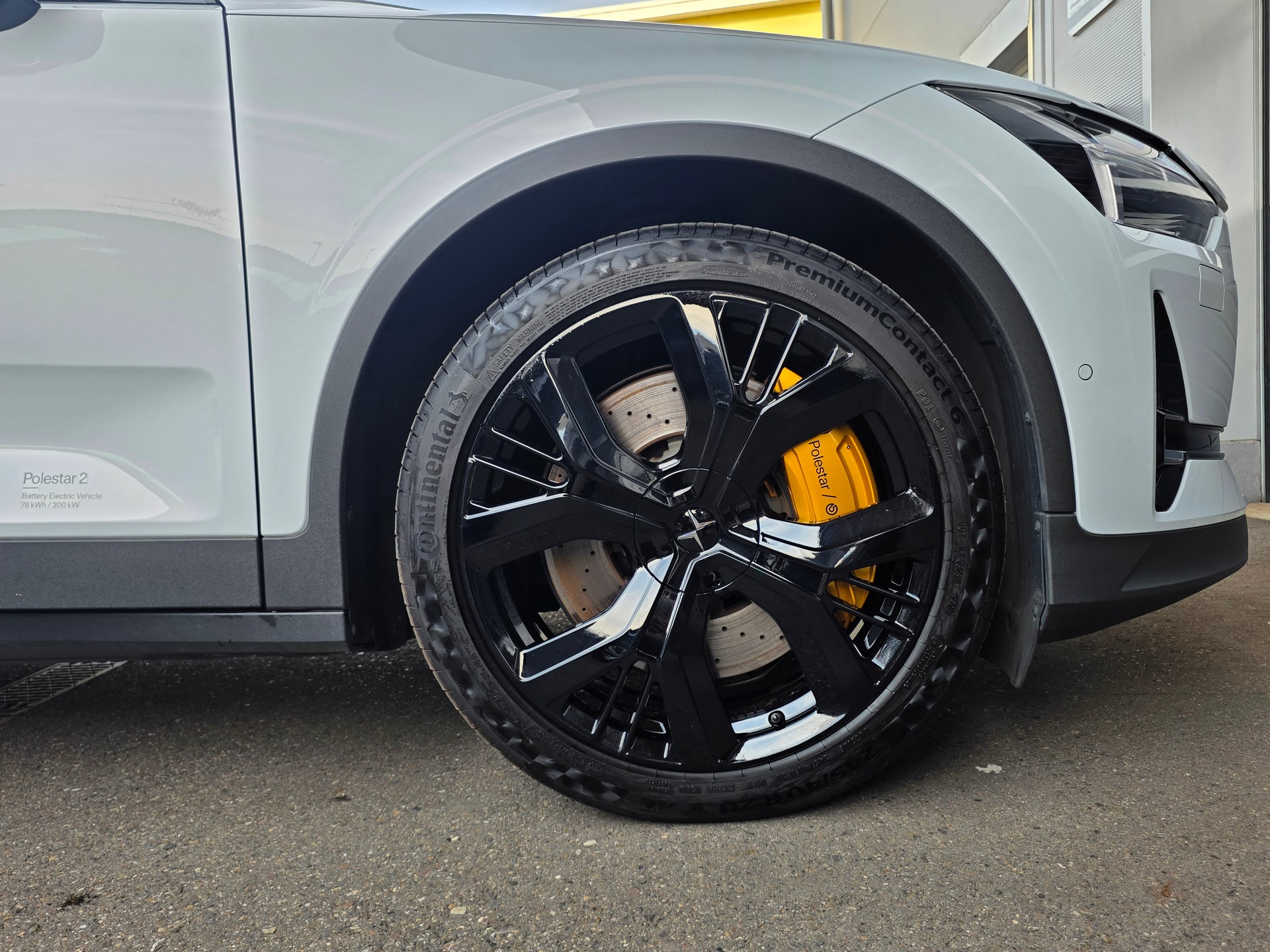 POLESTAR Polestar 2 Long Range Dual 78 kWh * VOLLAUSSGTATTUNG | PERFORMANCE | PLUS-PAKET| DRIVE PAKET| 360° KAMERA| GARANTIE BIS 08.2029-image-4