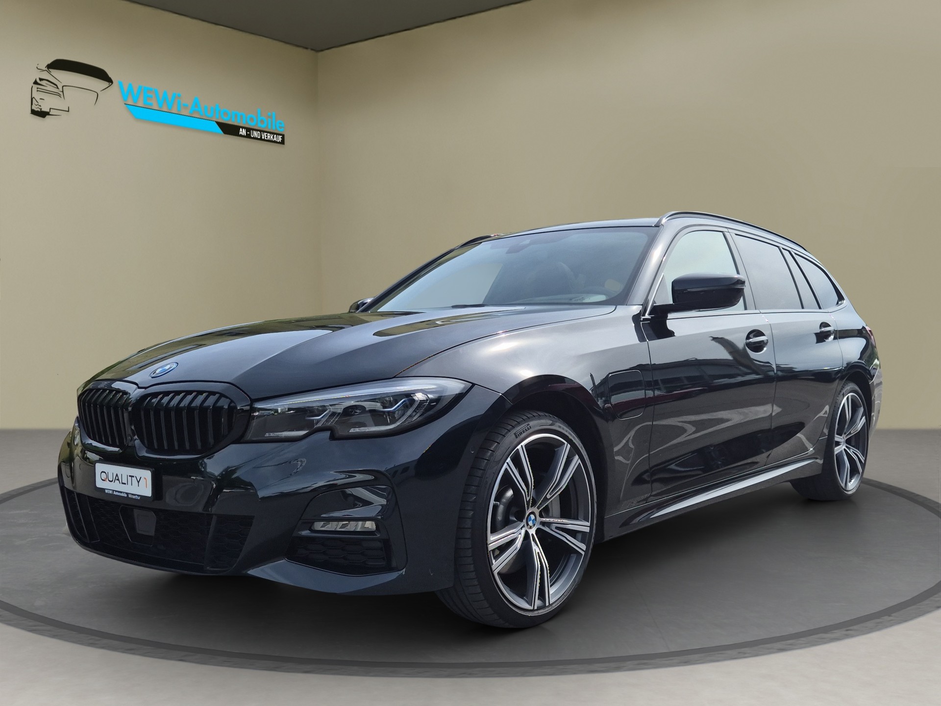 BMW 330e x DriveTouring M Sport Steptronic-image-2