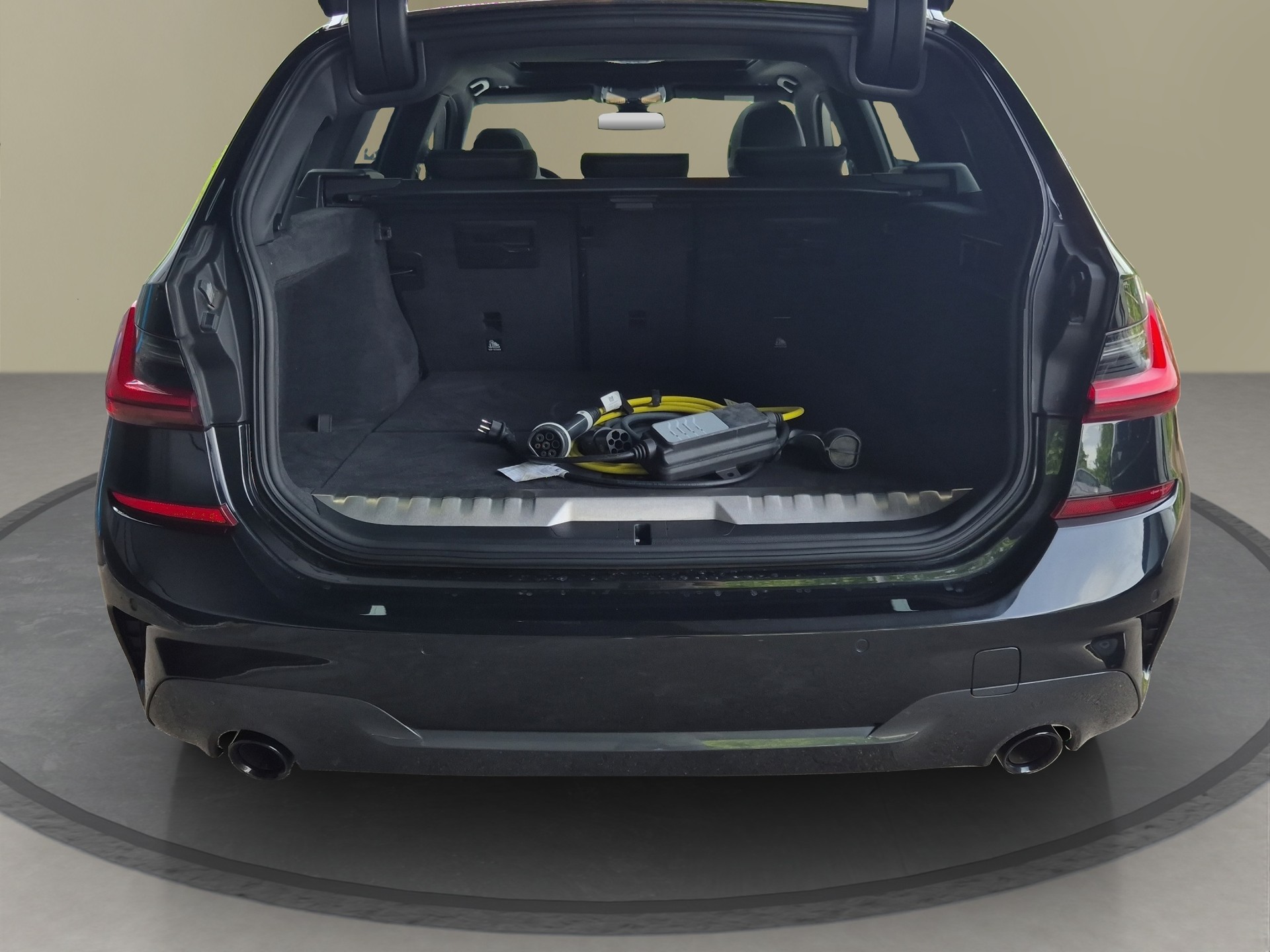 BMW 330e x DriveTouring M Sport Steptronic-image-23