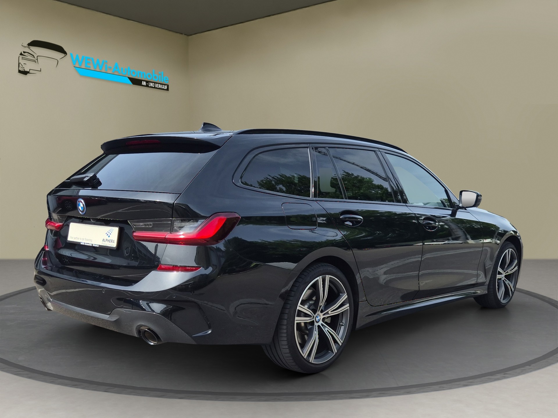 BMW 330e x DriveTouring M Sport Steptronic-image-6