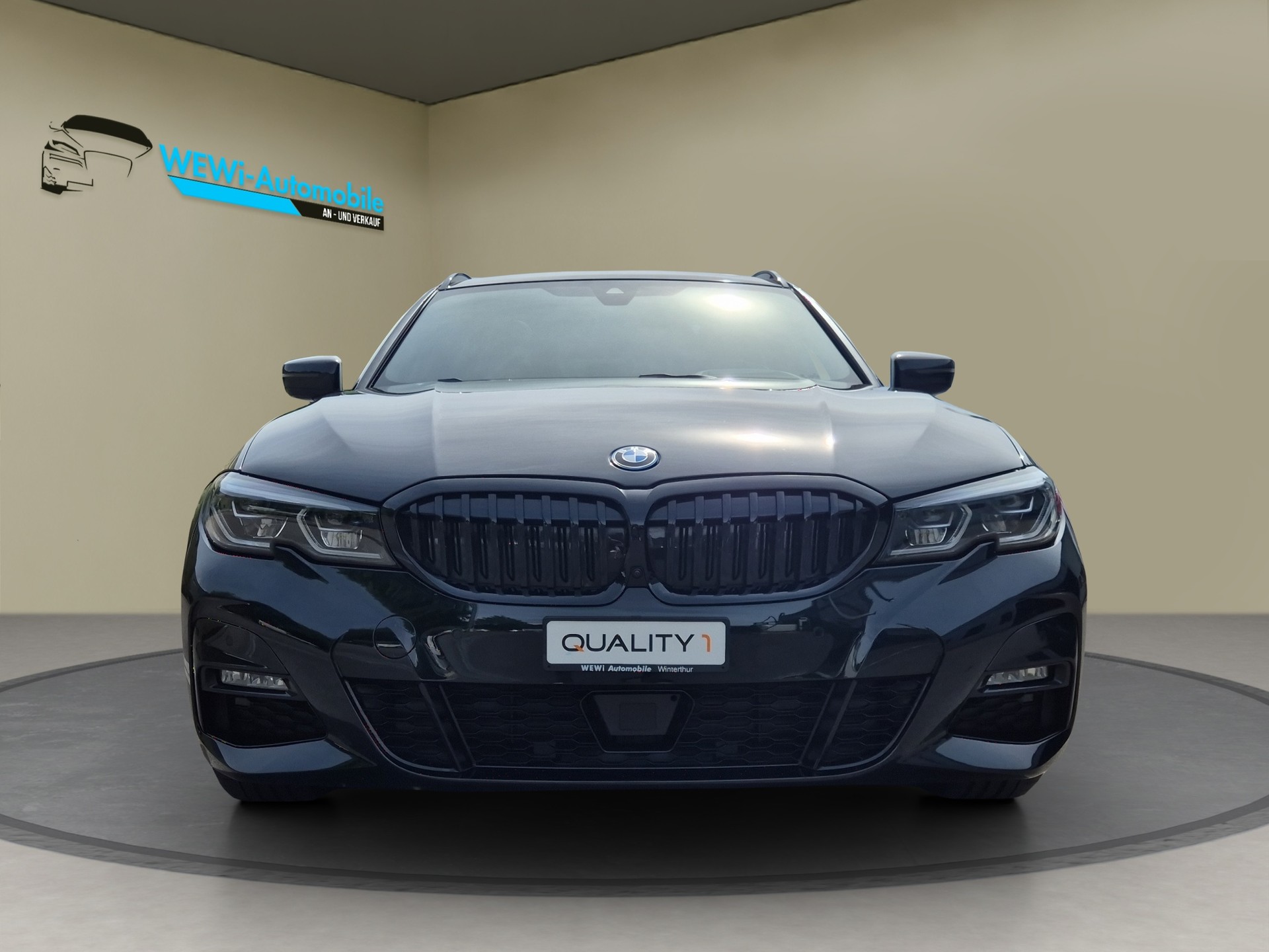 BMW 330e x DriveTouring M Sport Steptronic-image-1