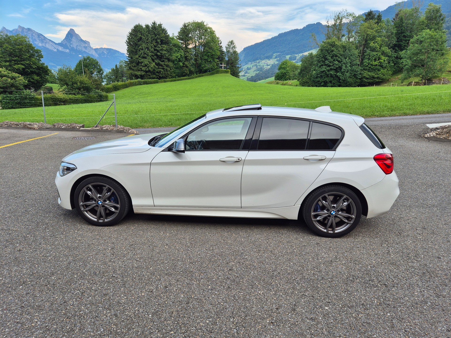 BMW M135i xDrive Steptronic-image-1