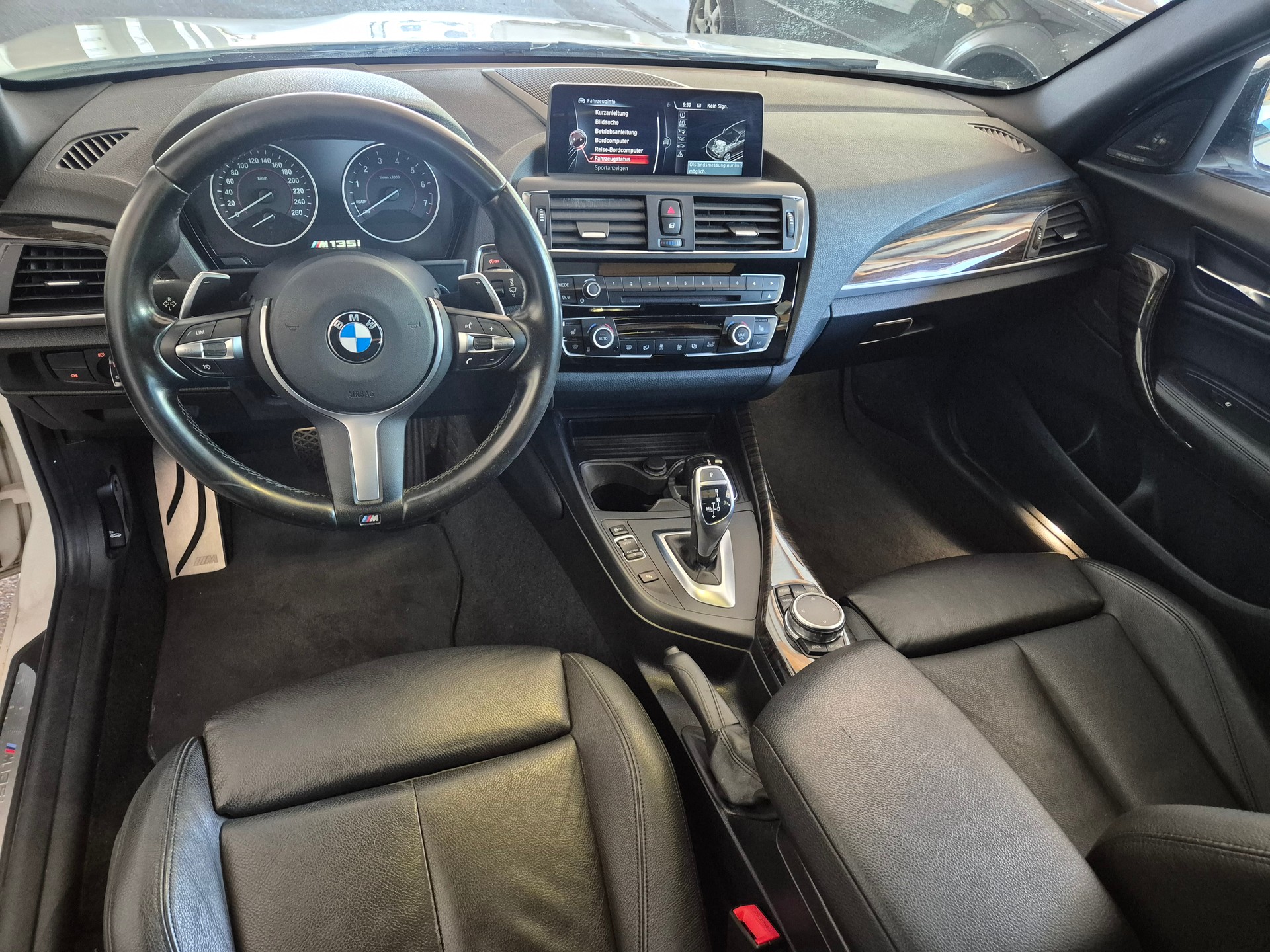 BMW M135i xDrive Steptronic-image-5