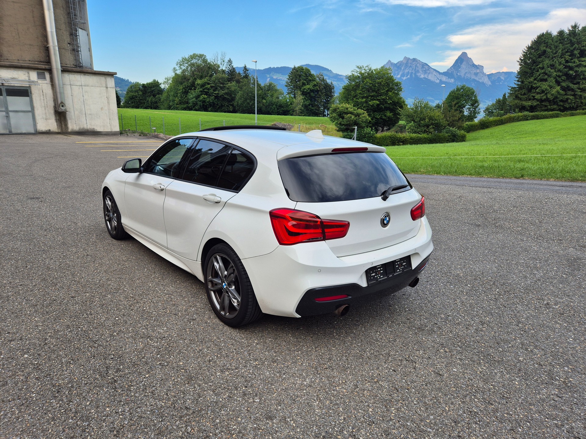 BMW M135i xDrive Steptronic-image-2