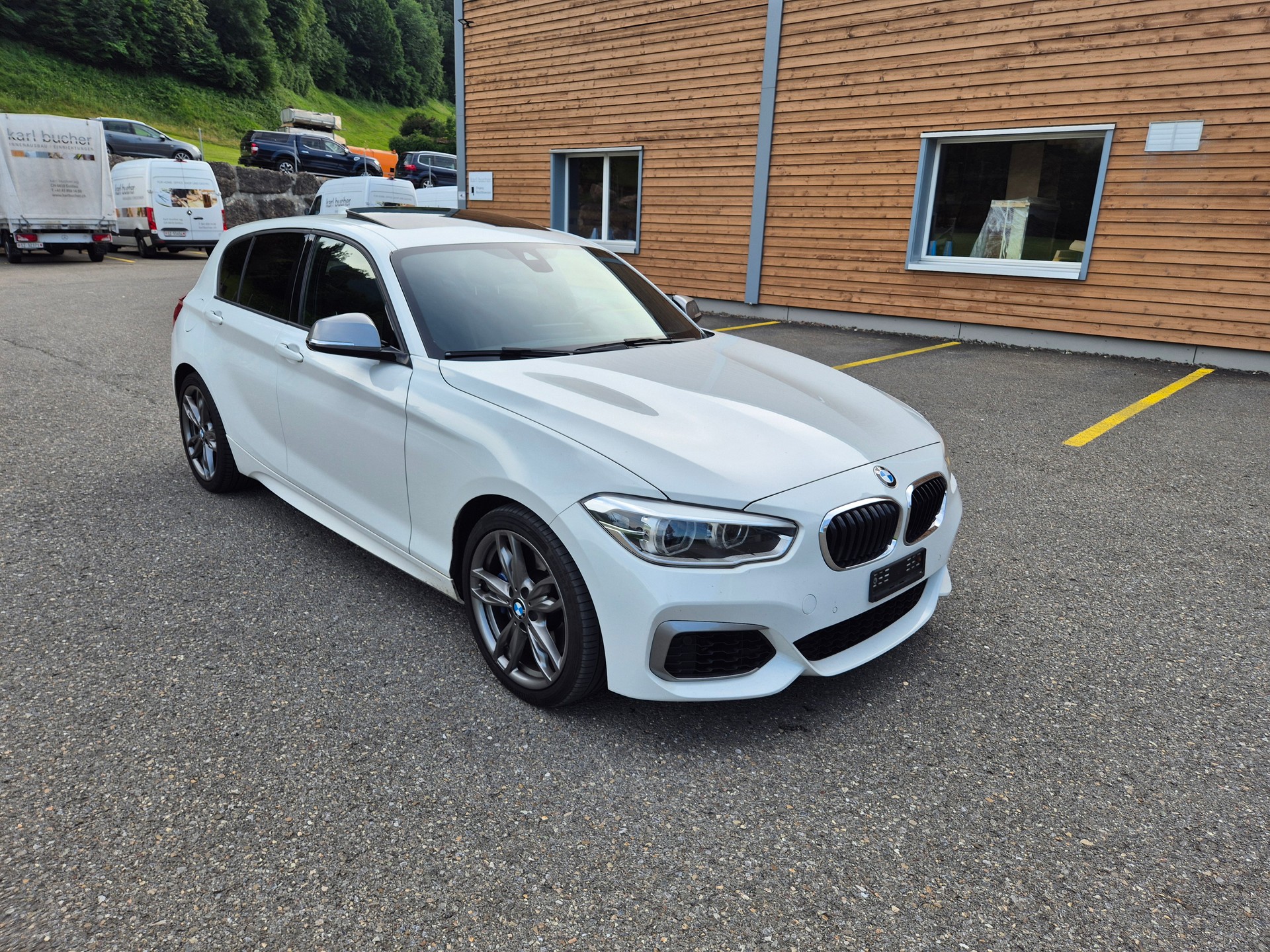 BMW M135i xDrive Steptronic-image-4