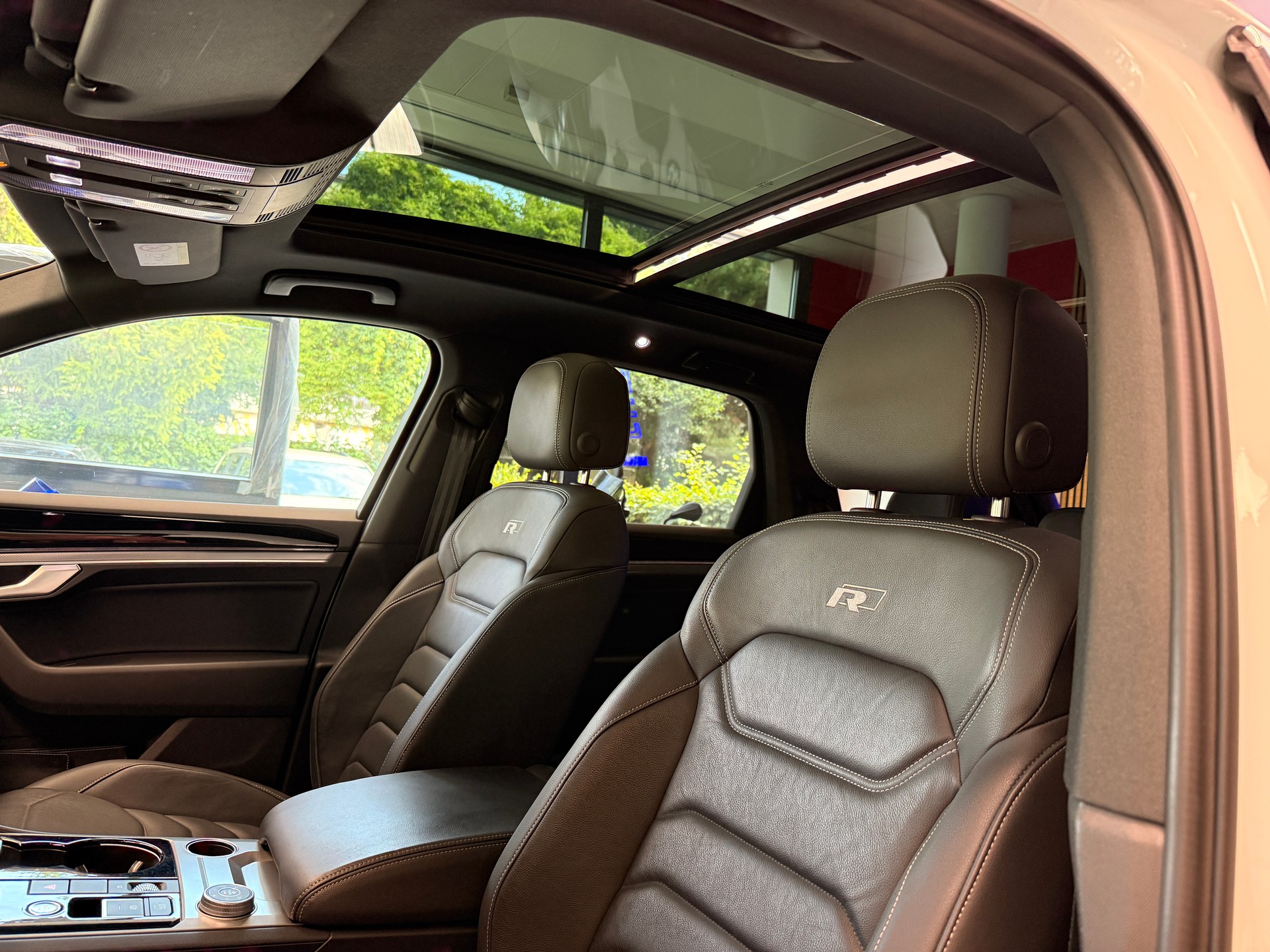 VW Touareg 3.0 V6 TDI 286 R-Line-image-5