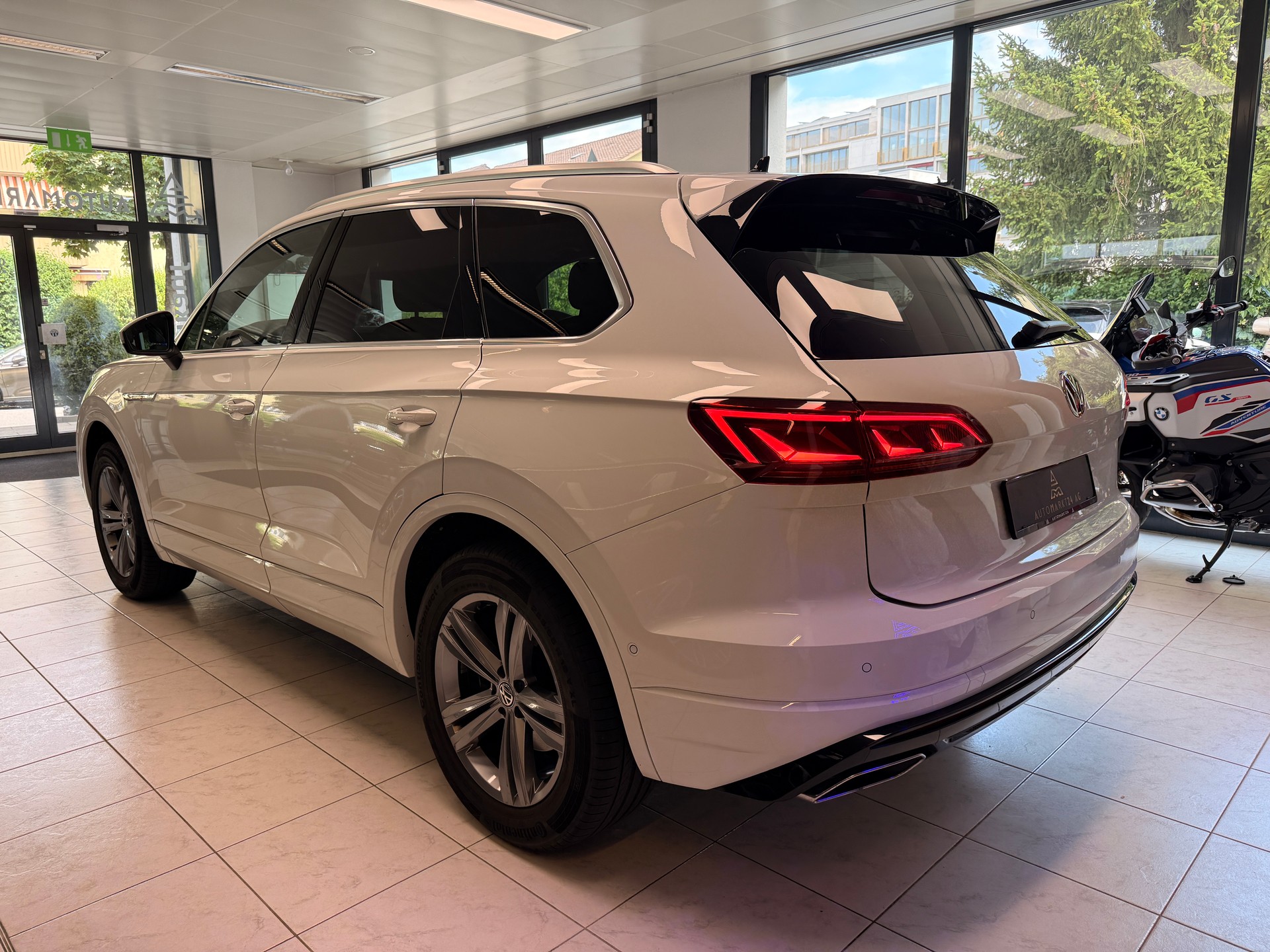VW Touareg 3.0 V6 TDI 286 R-Line-image-13