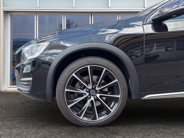 VOLVO V60 Cross Country 2.4 D4 Executive AWD S/S-image-7