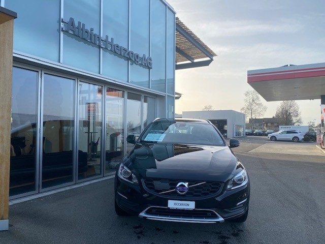 VOLVO V60 Cross Country 2.4 D4 Executive AWD S/S-image-4