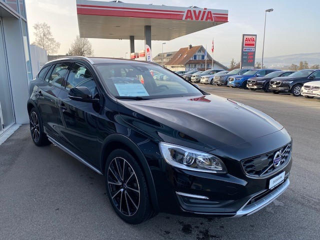 VOLVO V60 Cross Country 2.4 D4 Executive AWD S/S-image-5