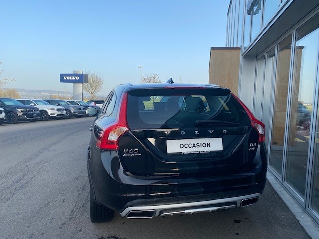 VOLVO V60 Cross Country 2.4 D4 Executive AWD S/S-showroom-element-3