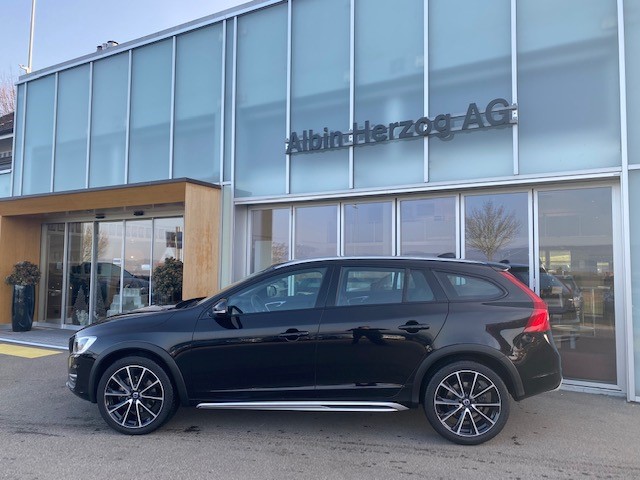 VOLVO V60 Cross Country 2.4 D4 Executive AWD S/S-showroom-element-1