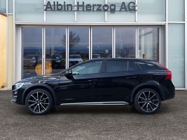 VOLVO V60 Cross Country 2.4 D4 Executive AWD S/S-image-1