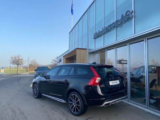 VOLVO V60 Cross Country 2.4 D4 Executive AWD S/S-showroom-element-2