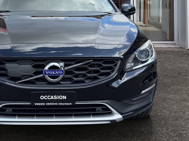 VOLVO V60 Cross Country 2.4 D4 Executive AWD S/S-image-5