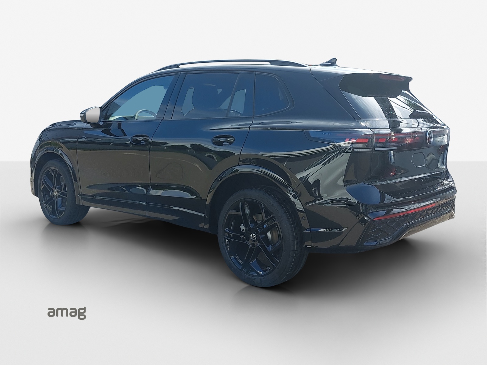 VW Tiguan 2.0 TSI DSG R-Line Plus 4Motion-image-2