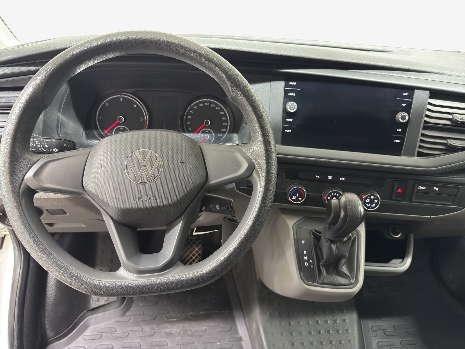 VW T6.1 2.0 TDI DSG-image-8
