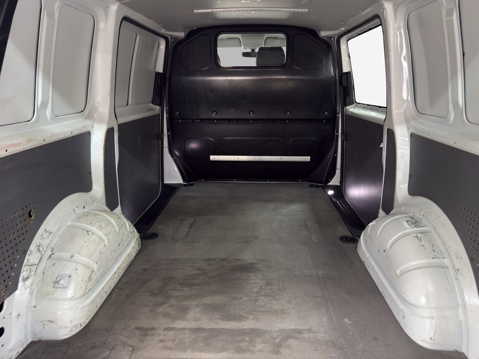 VW T6.1 2.0 TDI DSG-image-12