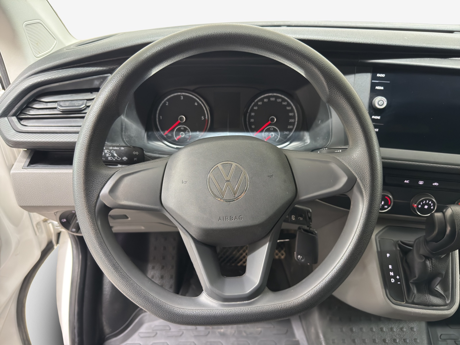 VW T6.1 2.0 TDI DSG-image-9