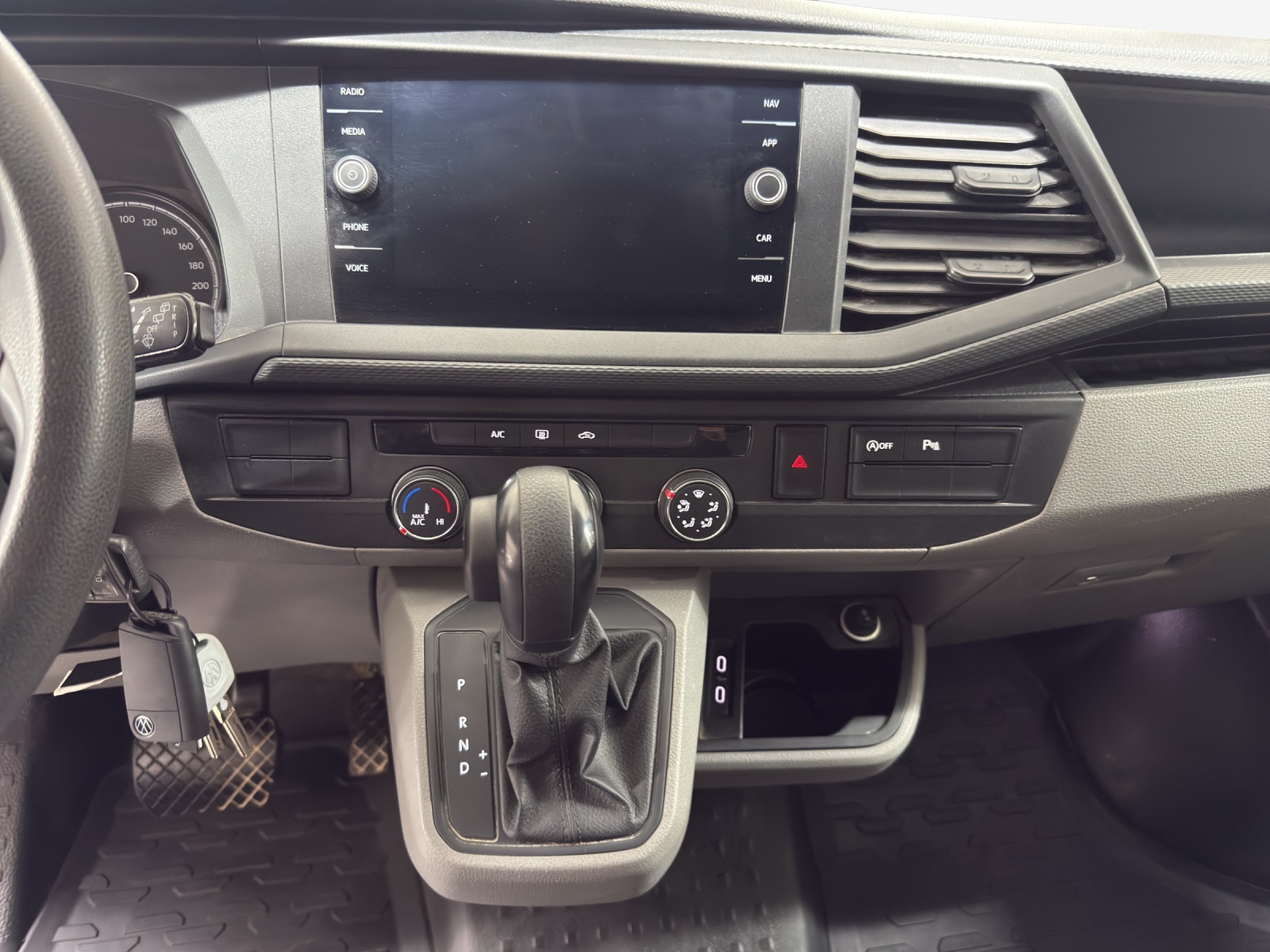 VW T6.1 2.0 TDI DSG-image-10