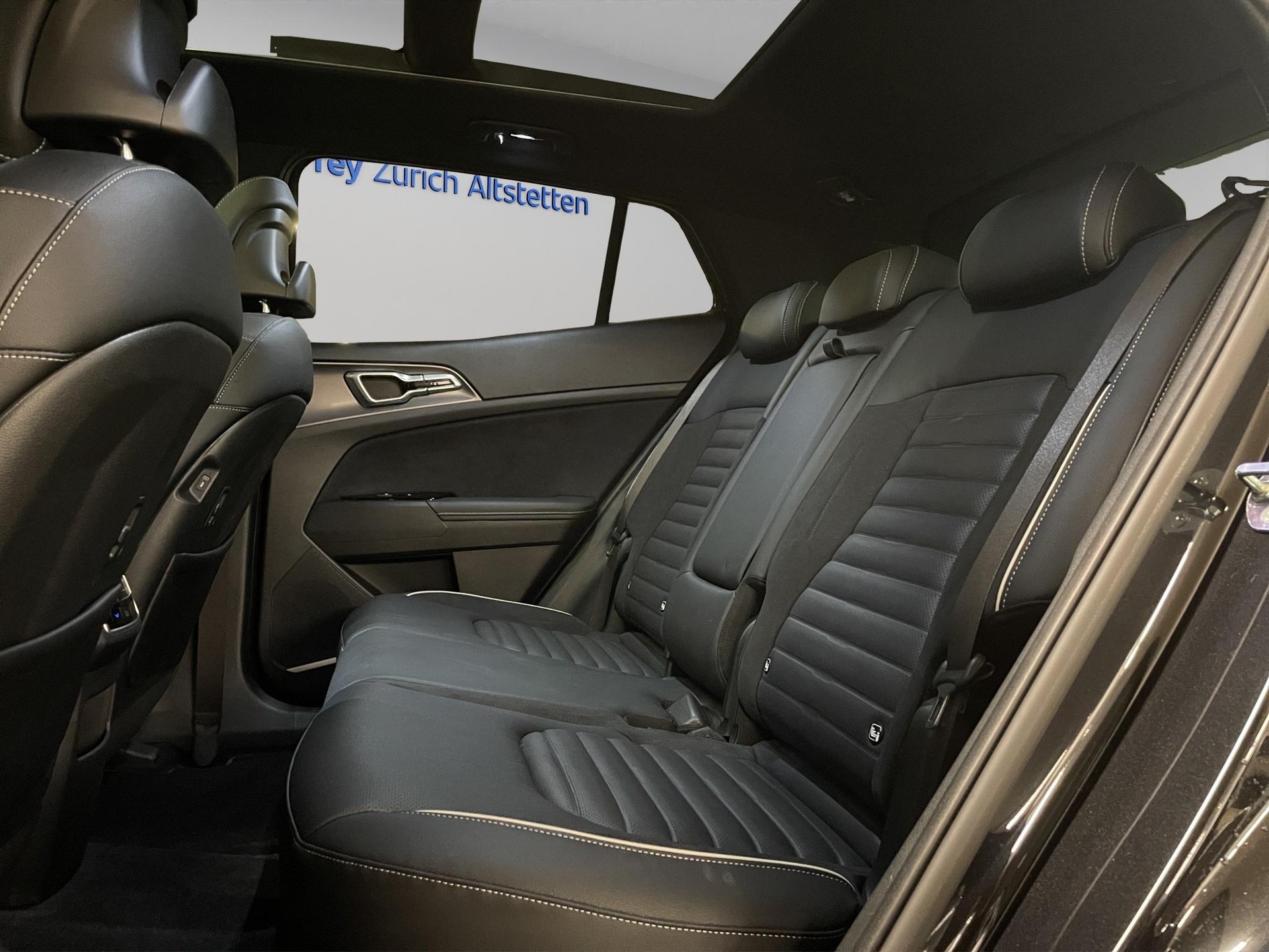 KIA Sportage 1.6 T-GDi PHEV GT-Line-image-8