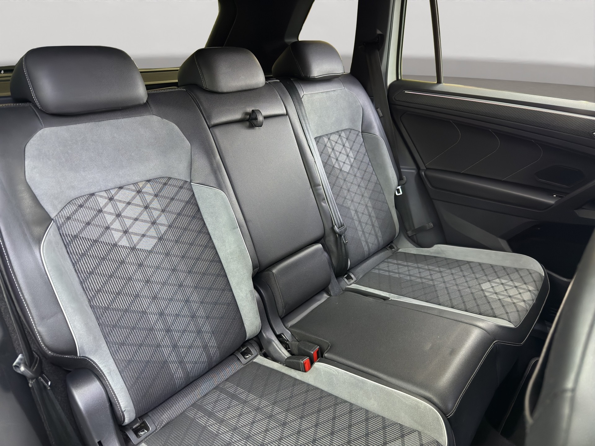 VW Tiguan Allspace 2.0TSI R-Line 4Motion DSG-image-15