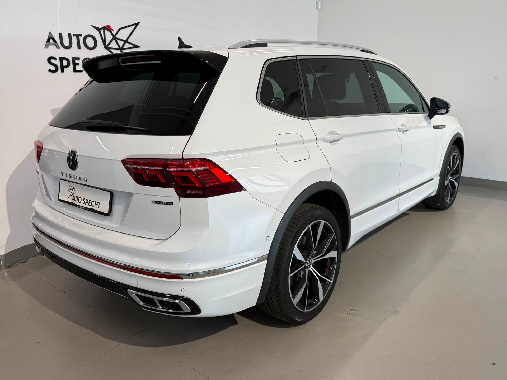 VW Tiguan Allspace 2.0TSI R-Line 4Motion DSG-showroom-element-3