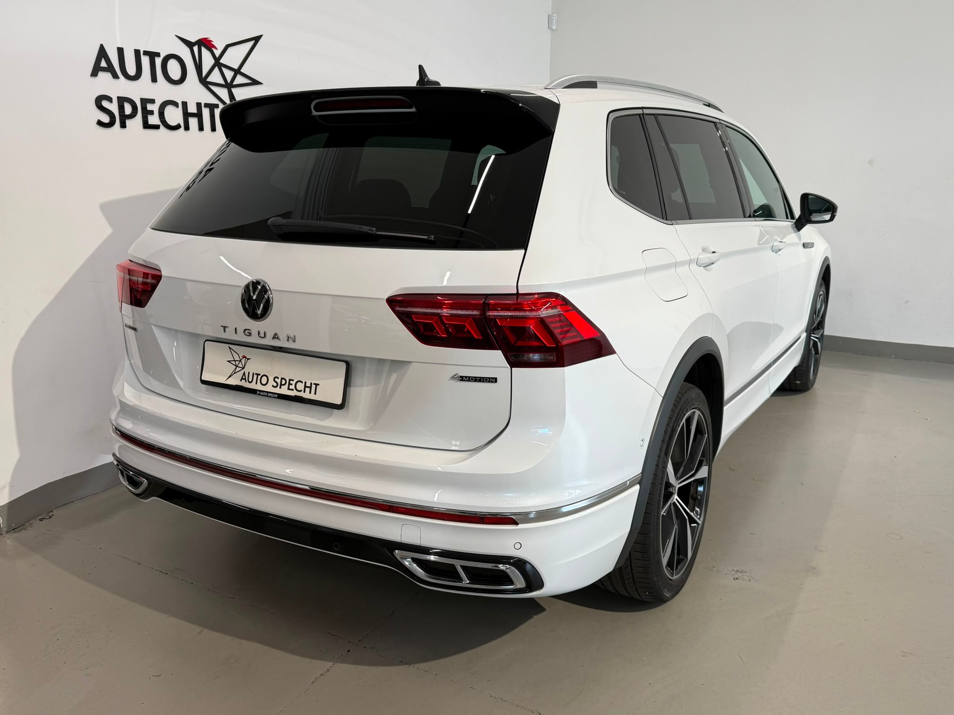 VW Tiguan Allspace 2.0TSI R-Line 4Motion DSG-image-4