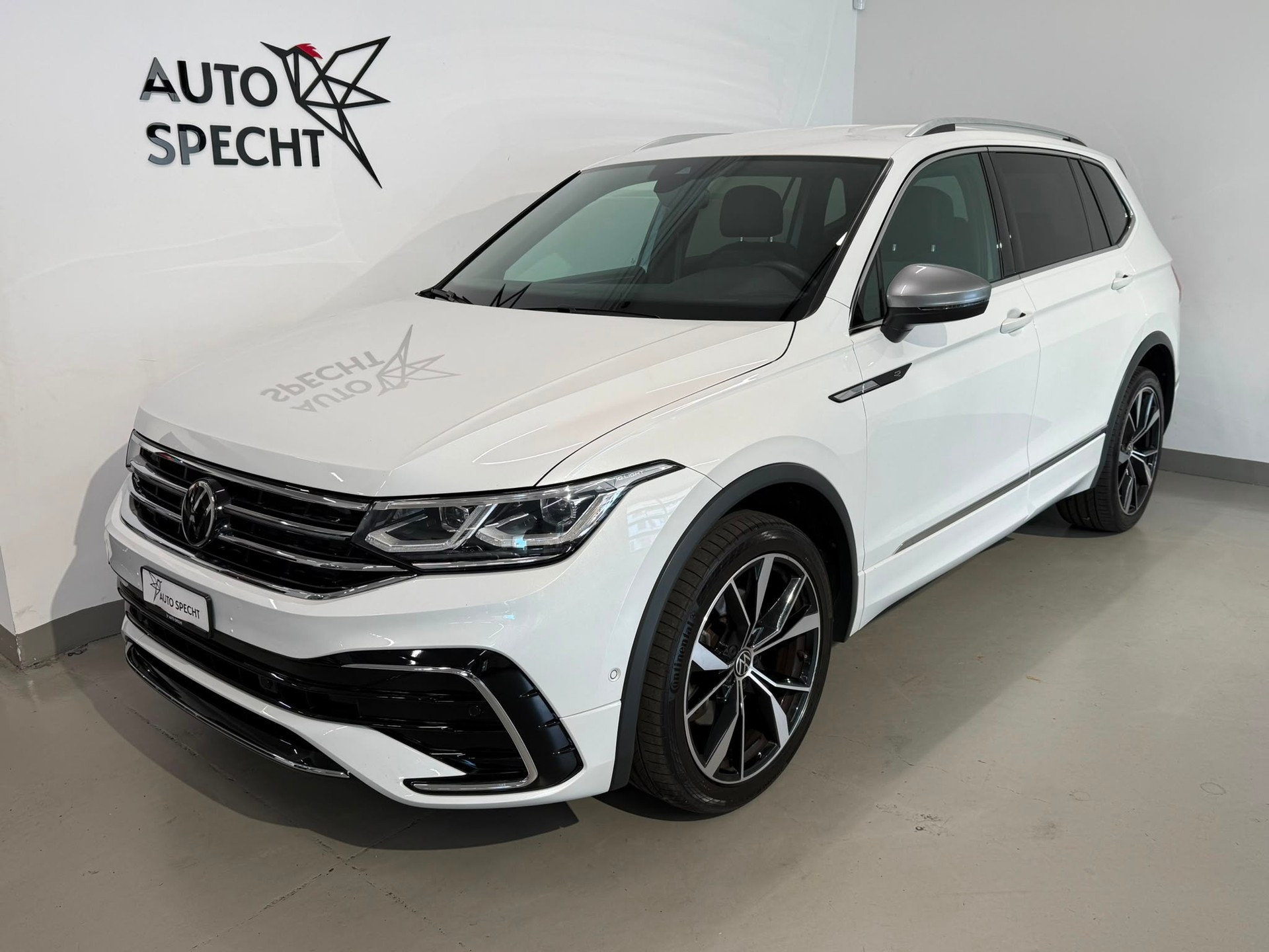 VW Tiguan Allspace 2.0TSI R-Line 4Motion DSG-showroom-element-1