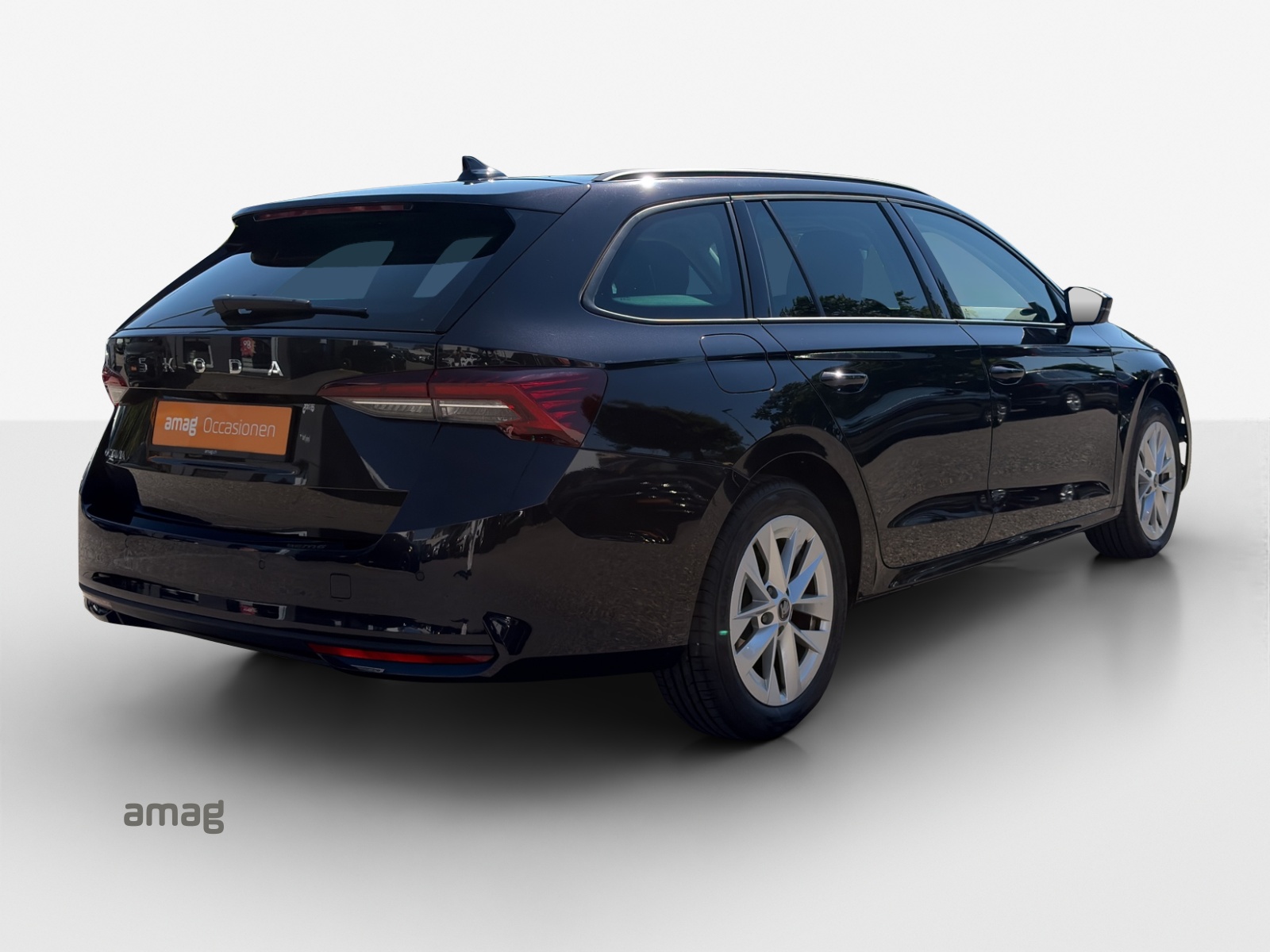 SKODA Octavia Combi 1.5 TSI mHEV DSG Dynamic-image-4