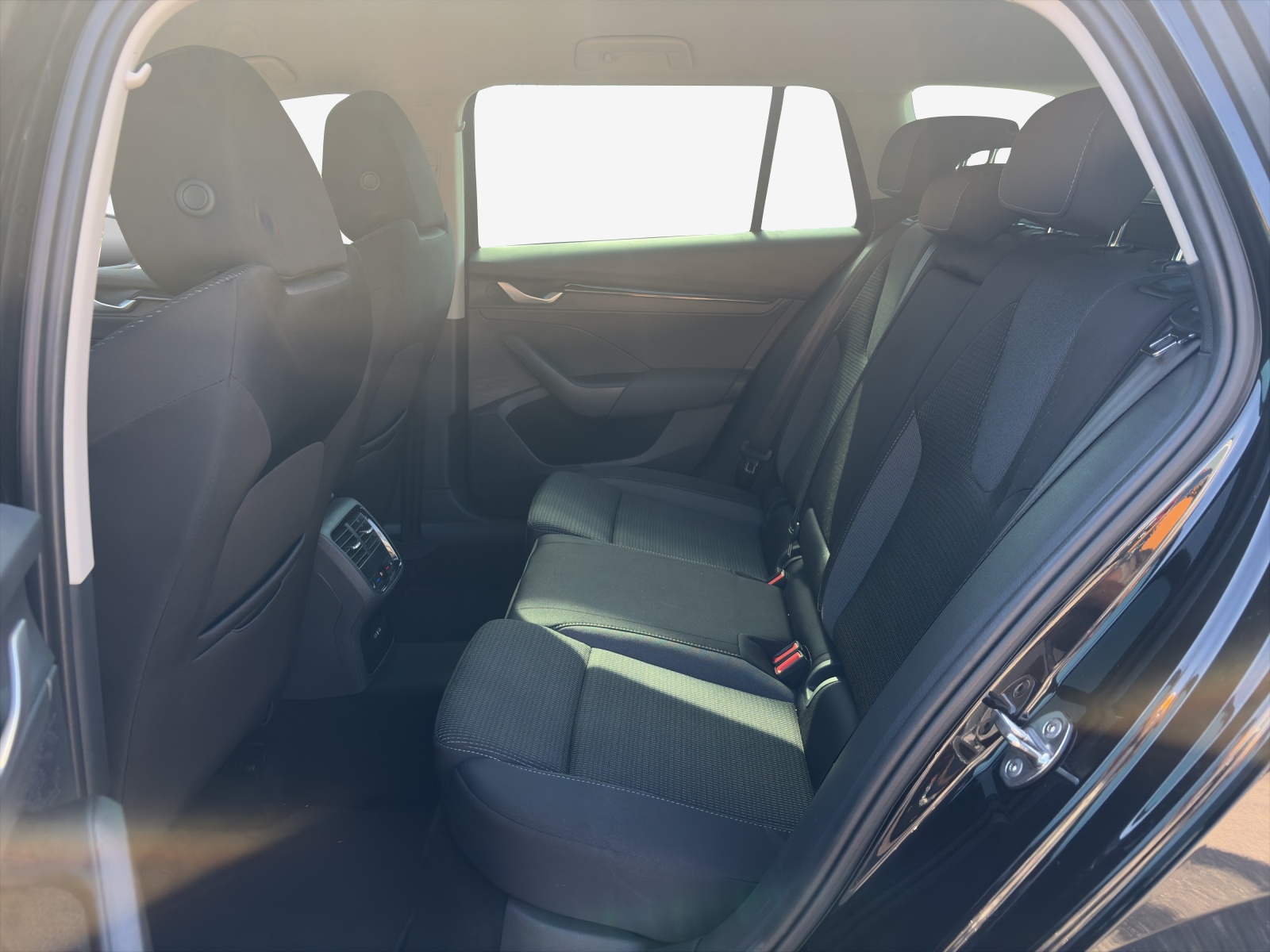 SKODA Octavia Combi 1.5 TSI mHEV DSG Dynamic-image-11