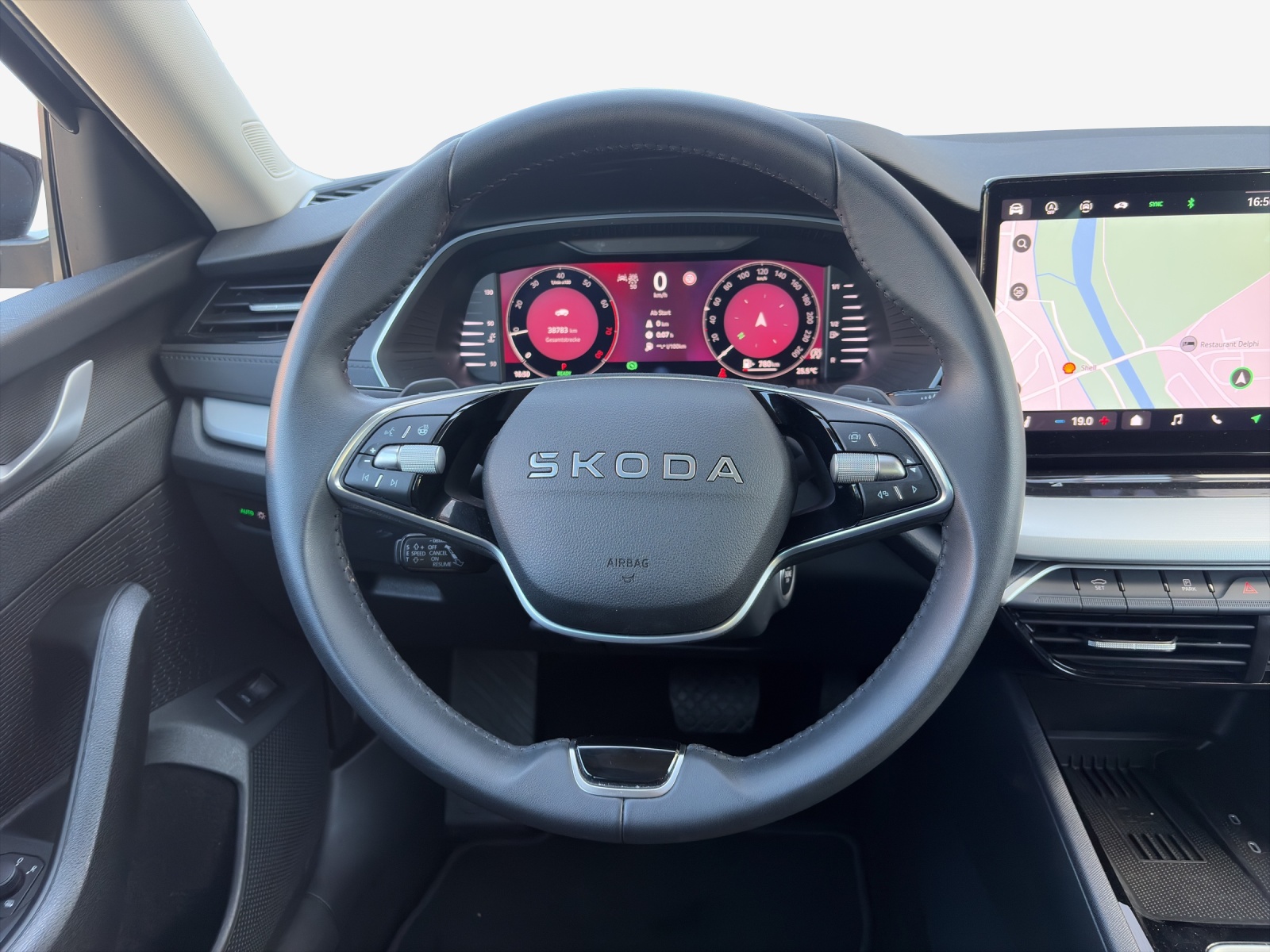 SKODA Octavia Combi 1.5 TSI mHEV DSG Dynamic-image-9