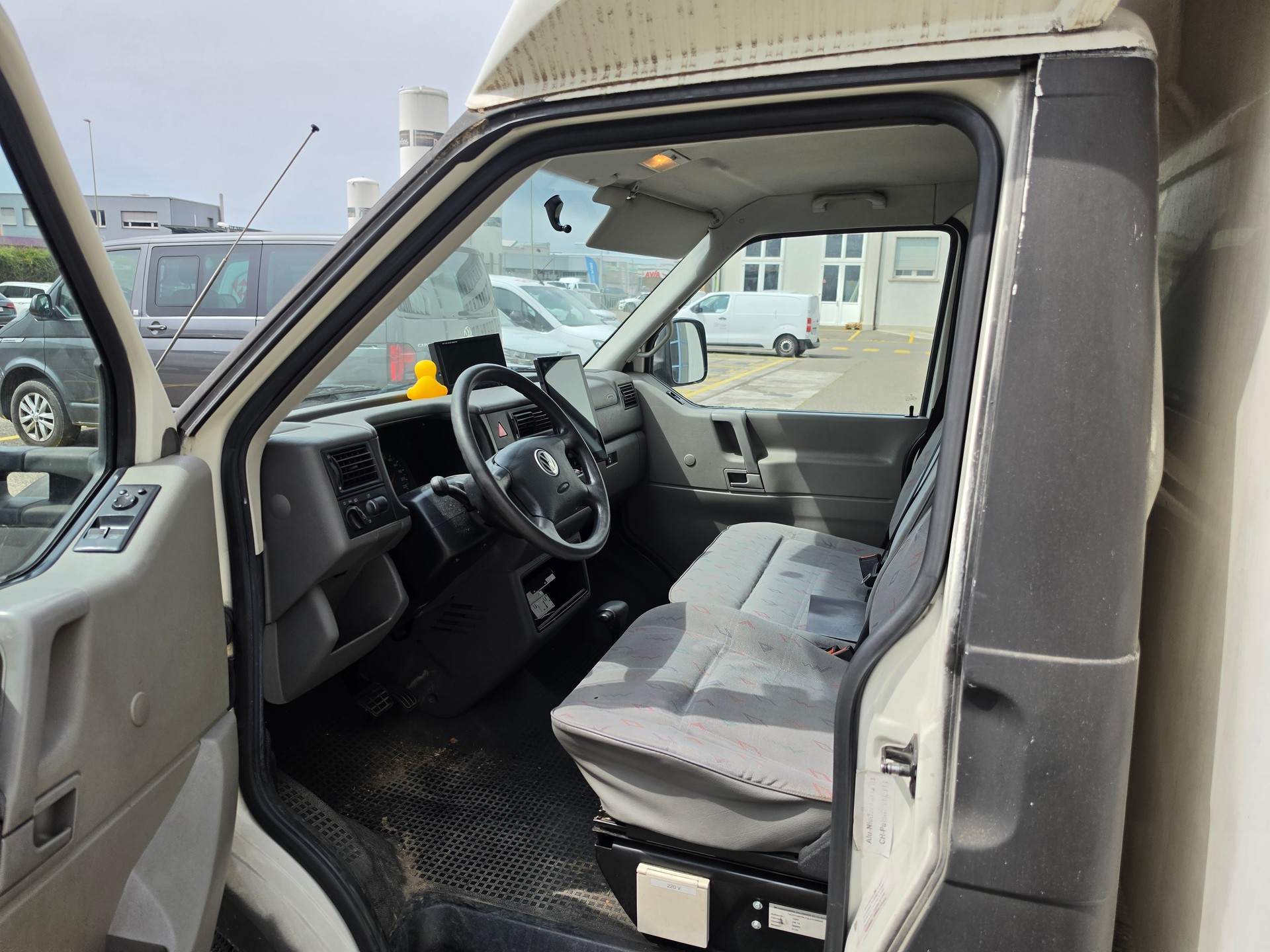 VW Kasten mit Hebebühne-image-3