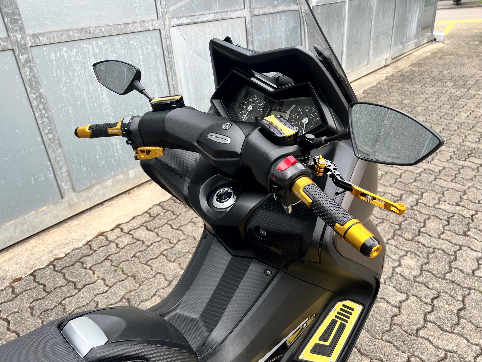 YAMAHA T-MAX XP 530 Bronze Max ABS-showroom-element-2