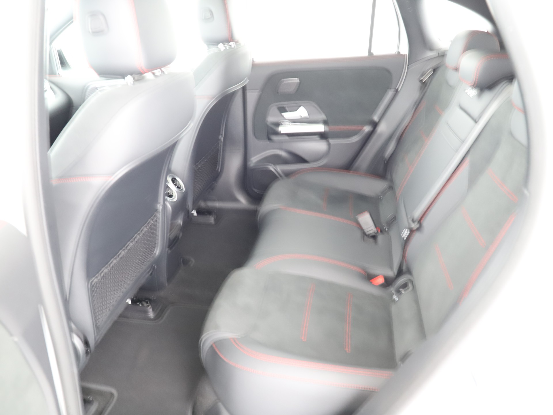 MERCEDES-BENZ EQA 300 AMG Line 4Matic-image-10
