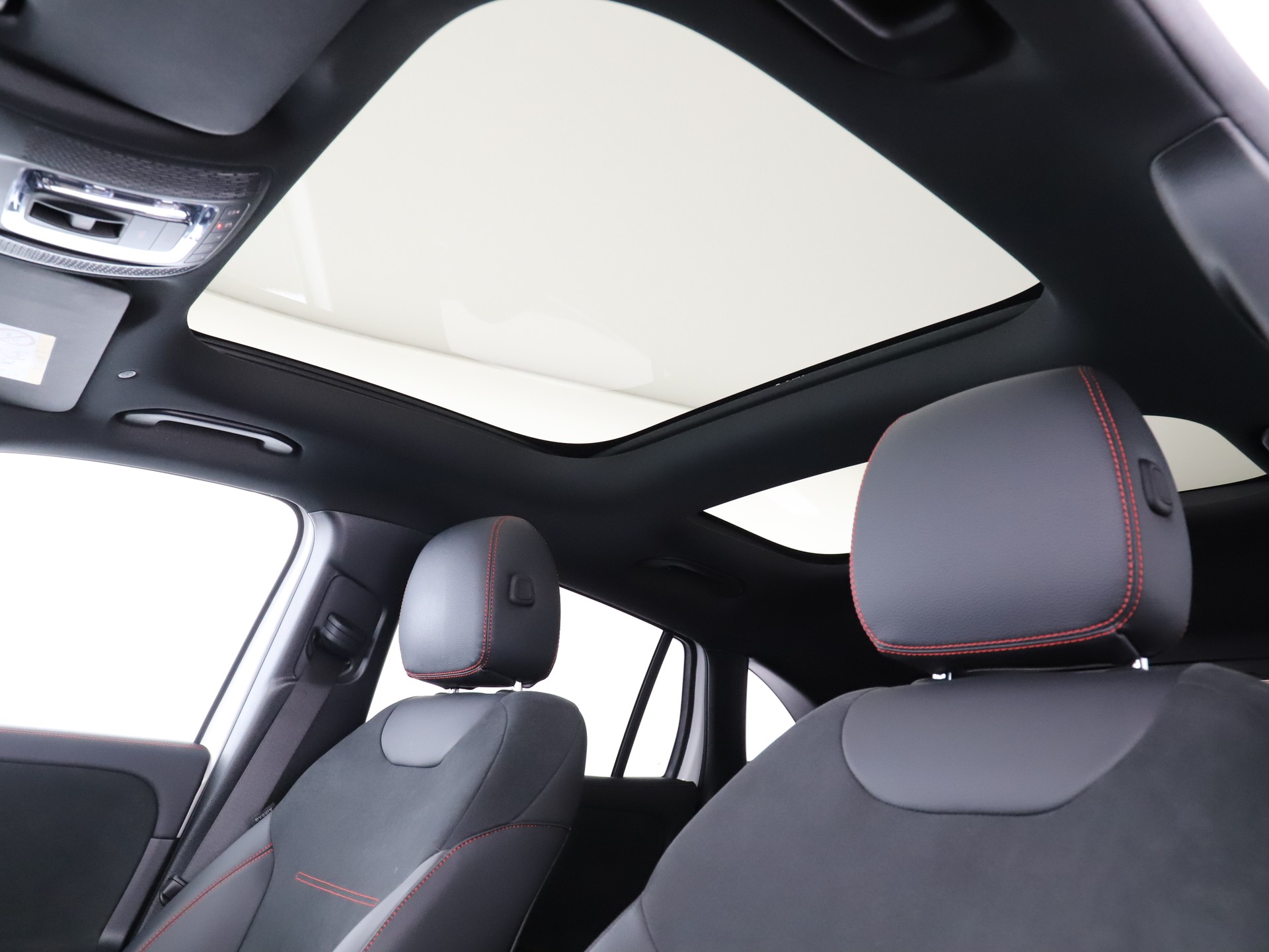 MERCEDES-BENZ EQA 300 AMG Line 4Matic-image-11