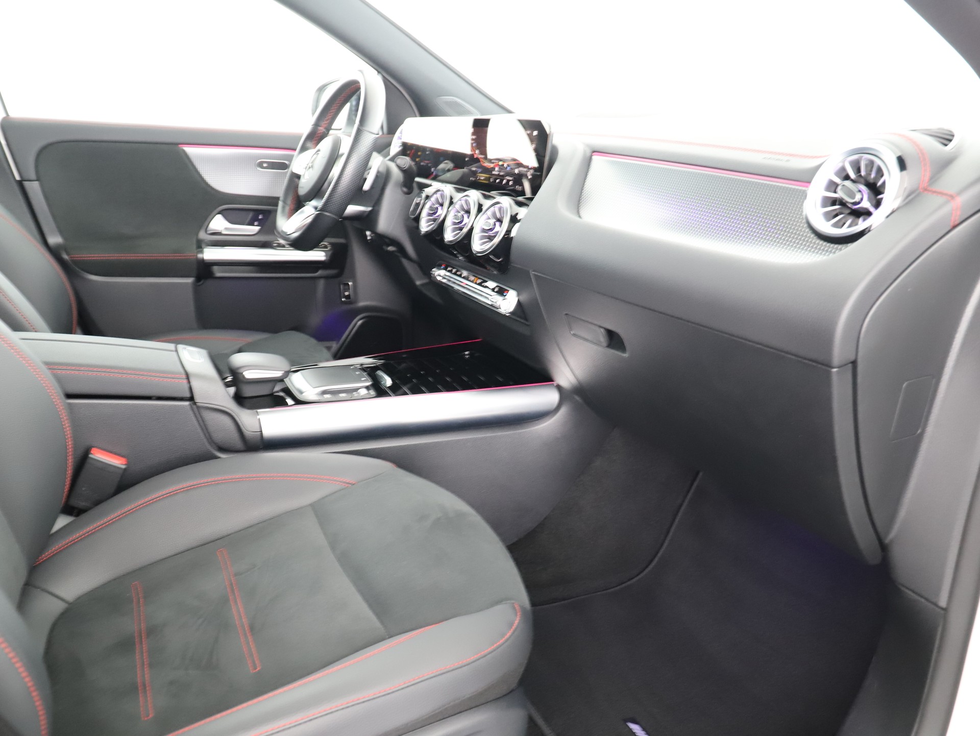 MERCEDES-BENZ EQA 300 AMG Line 4Matic-image-8