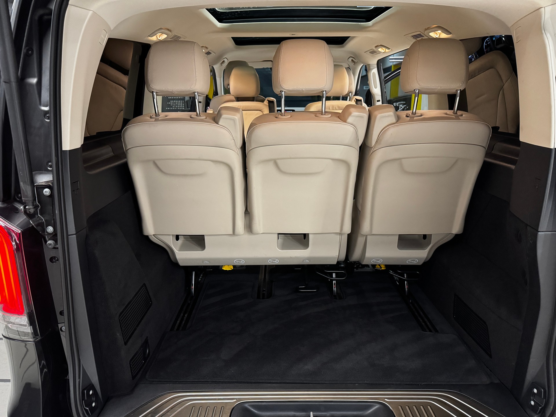 MERCEDES-BENZ V 300 d lang Avantgarde 9G-Tronic-image-11