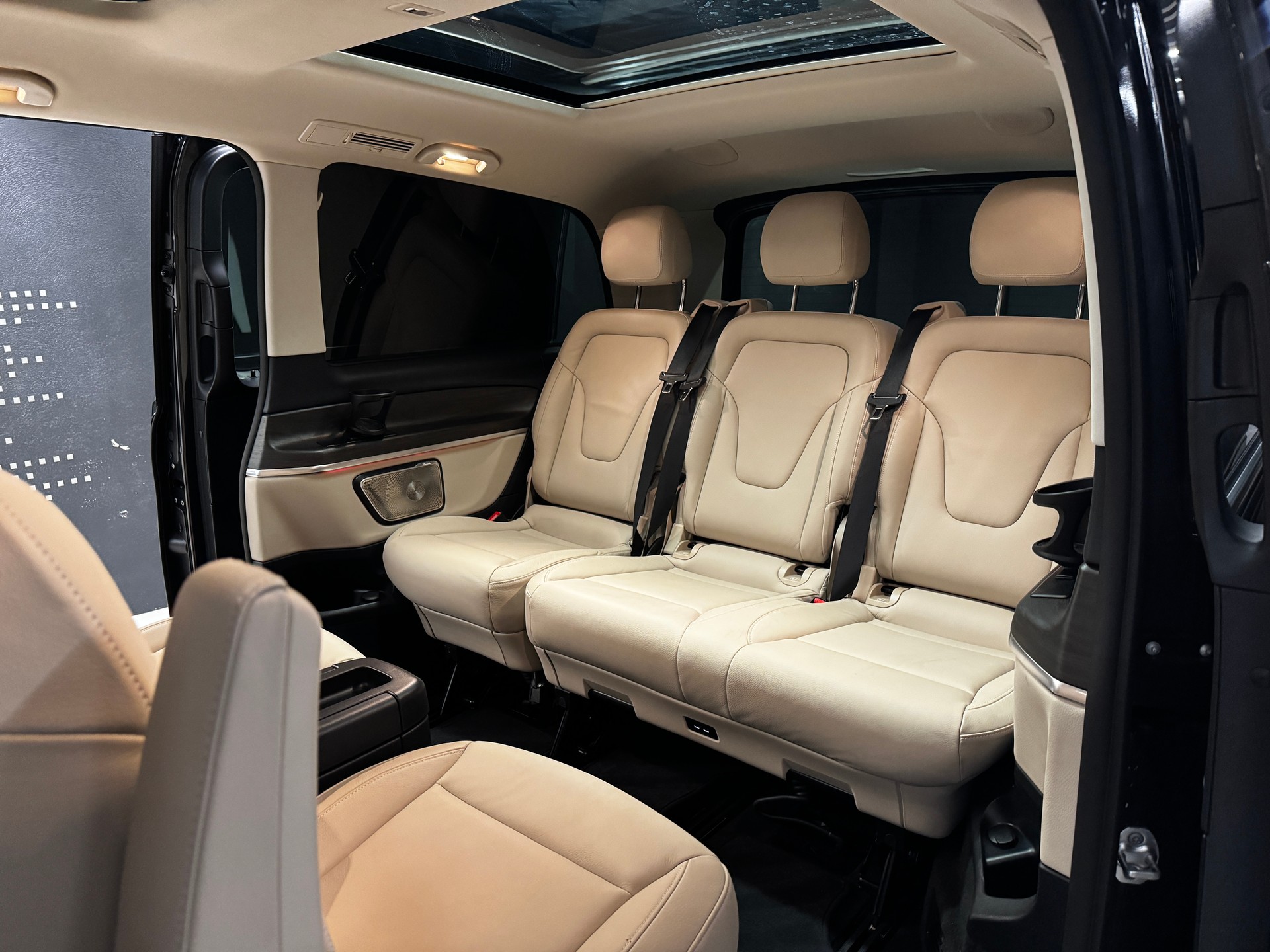 MERCEDES-BENZ V 300 d lang Avantgarde 9G-Tronic-image-8