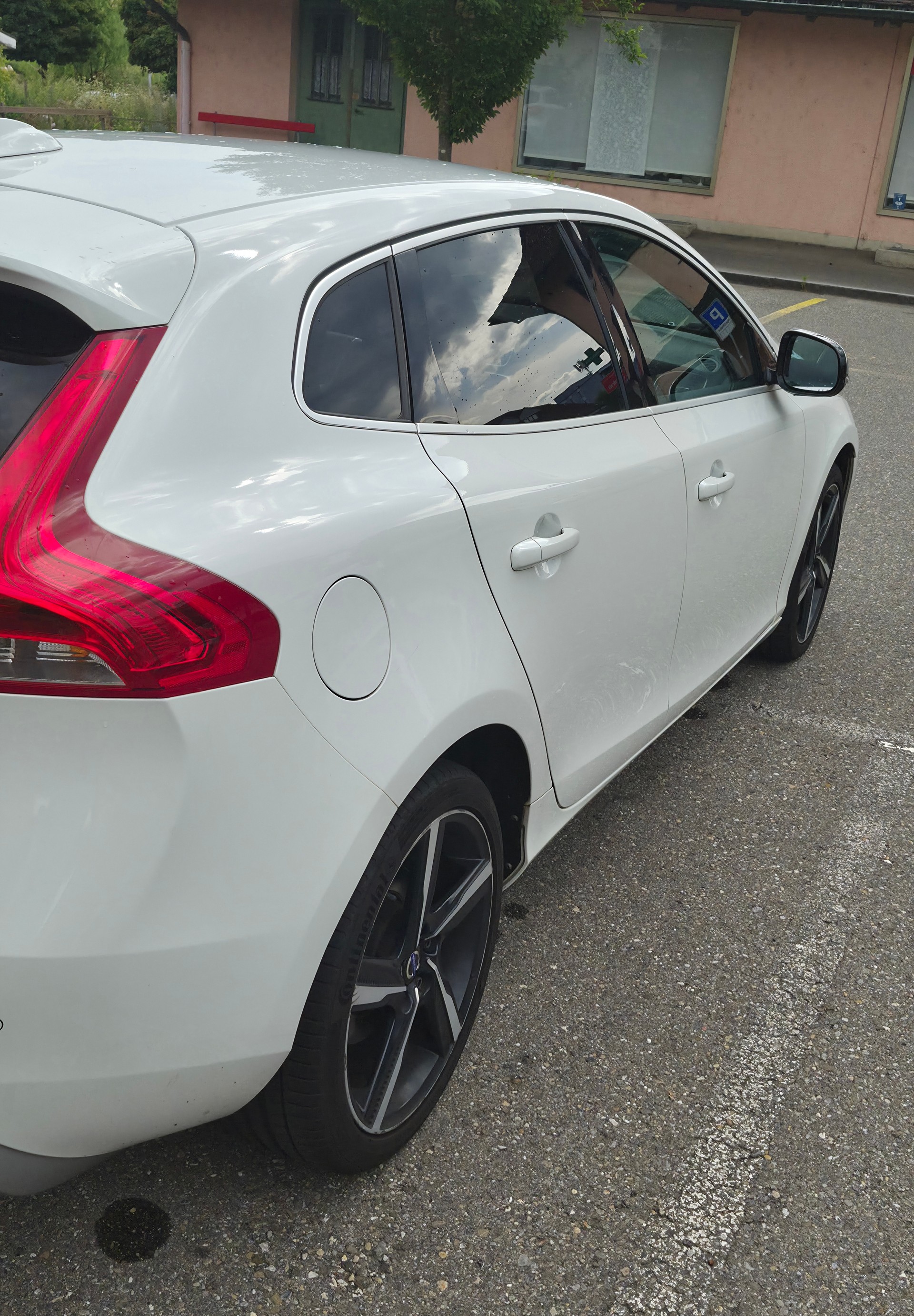 VOLVO T5 2.5 R-Design-image-2