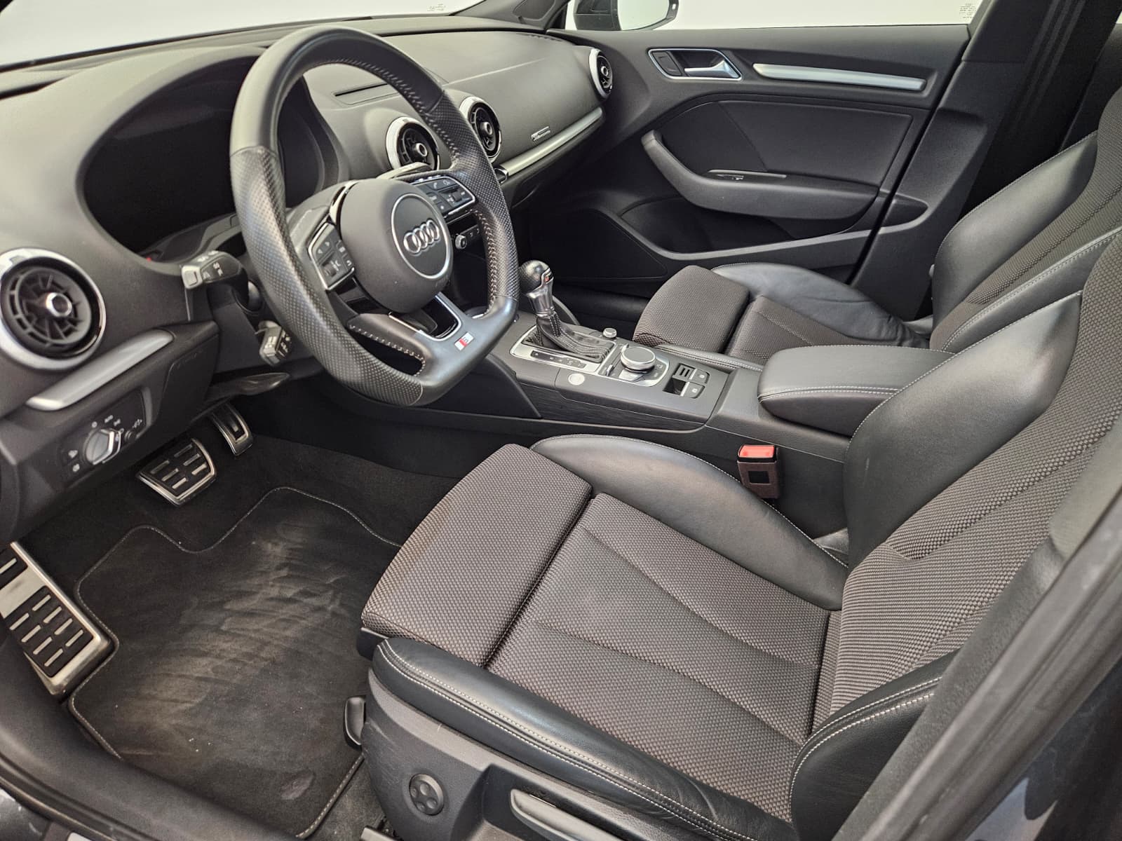 AUDI A3 Sportback 35 TFSI Sport S-tronic-image-10