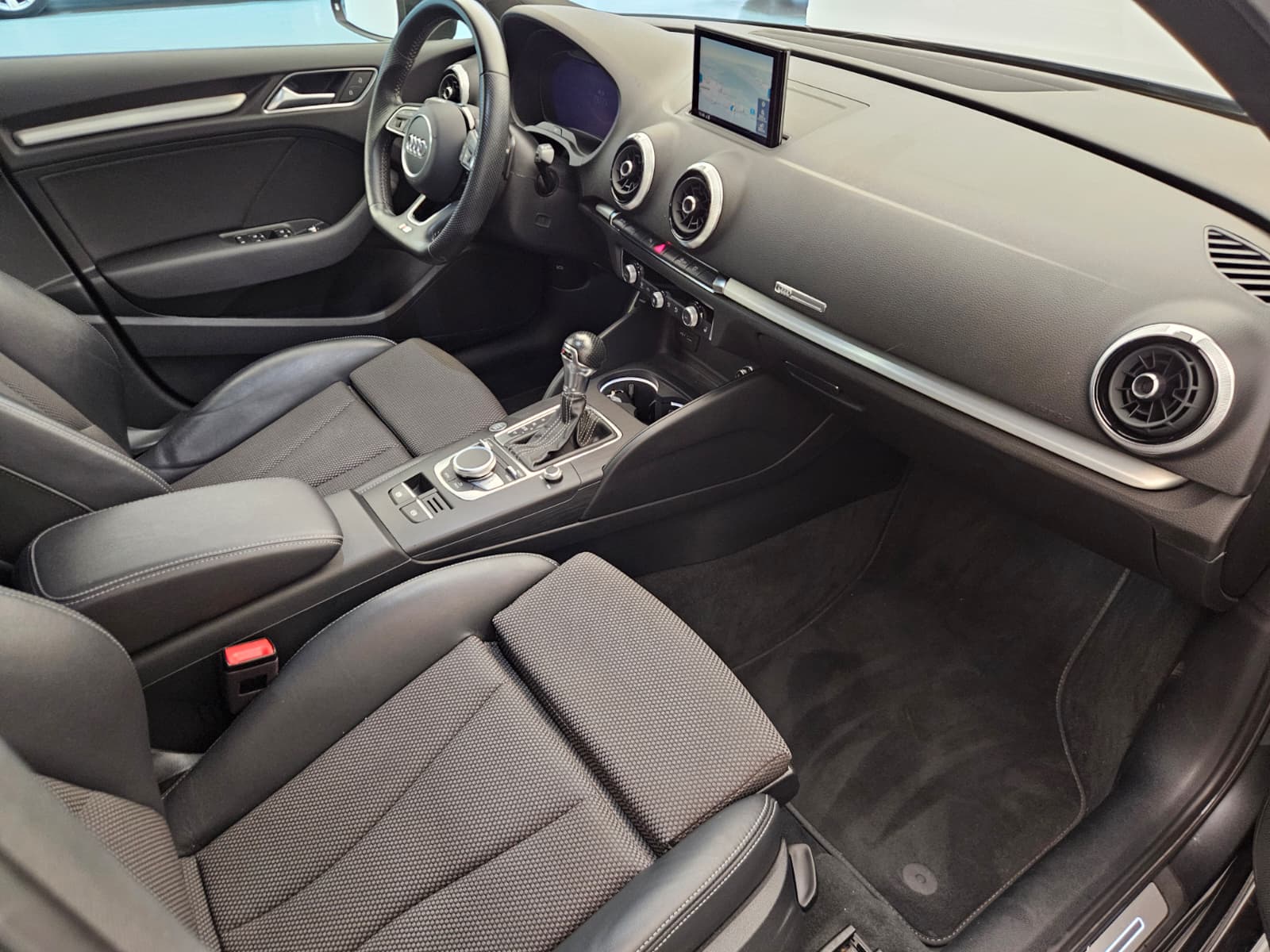 AUDI A3 Sportback 35 TFSI Sport S-tronic-image-11
